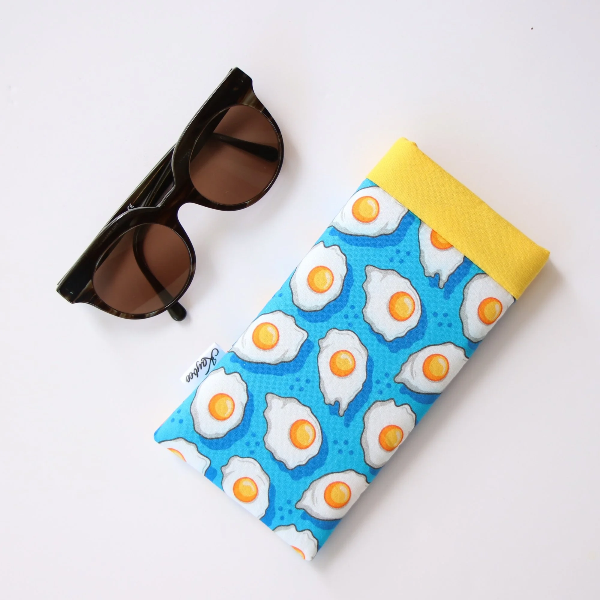 snazzy-sleeve-sunglass-egg.JPG