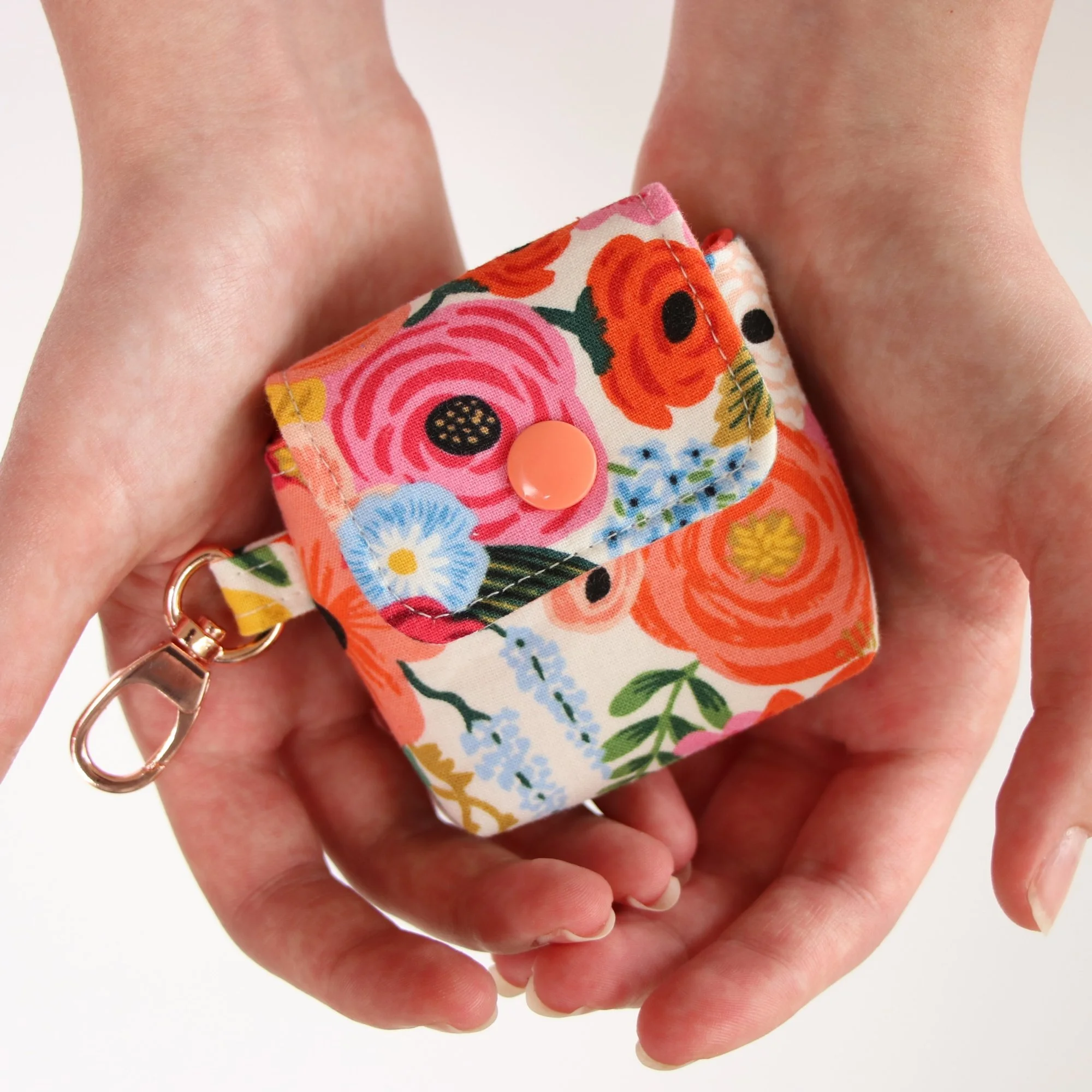 Audiobook Earbud Pouch - Garden Party Cream