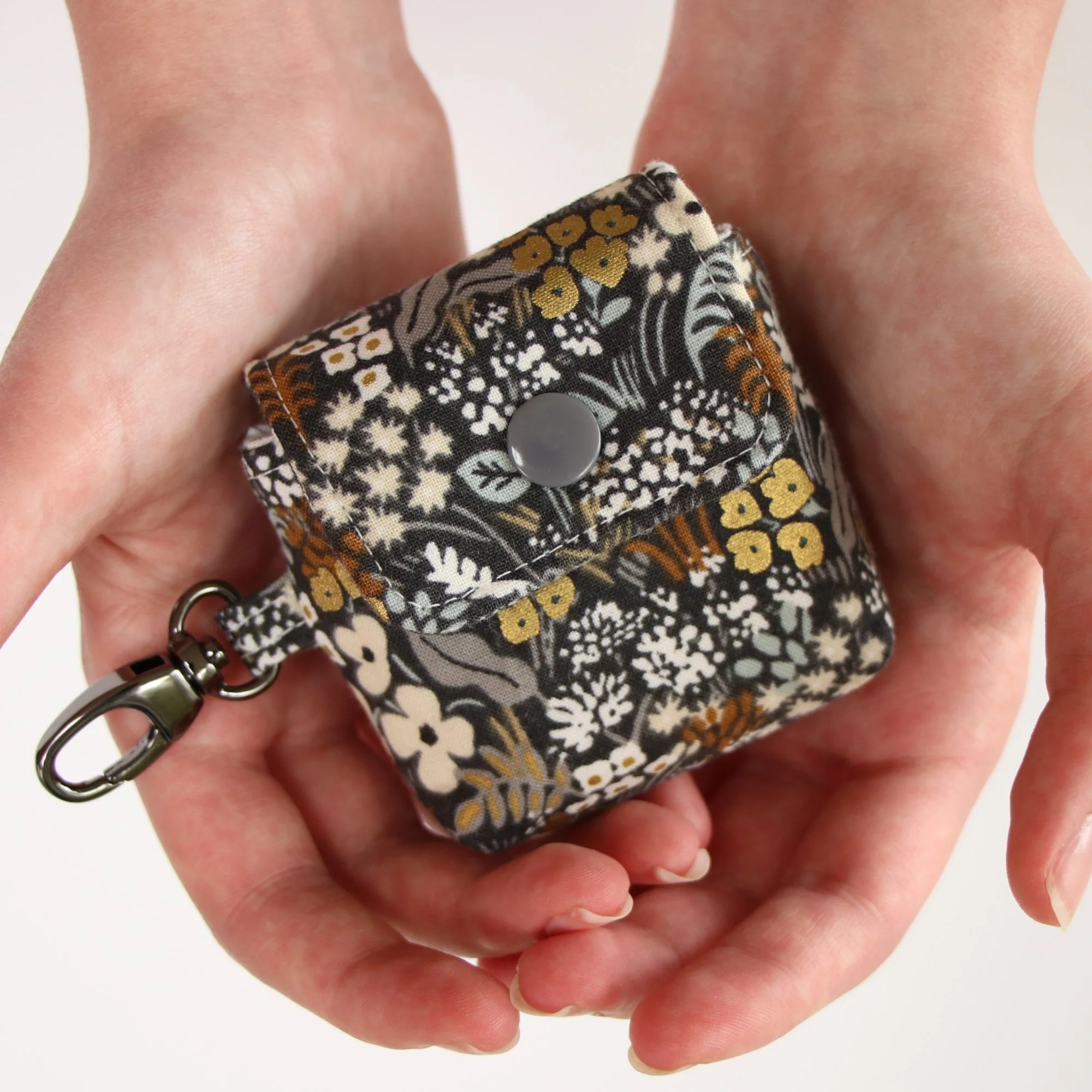 Audiobook Earbud Pouch - Meadow Grey