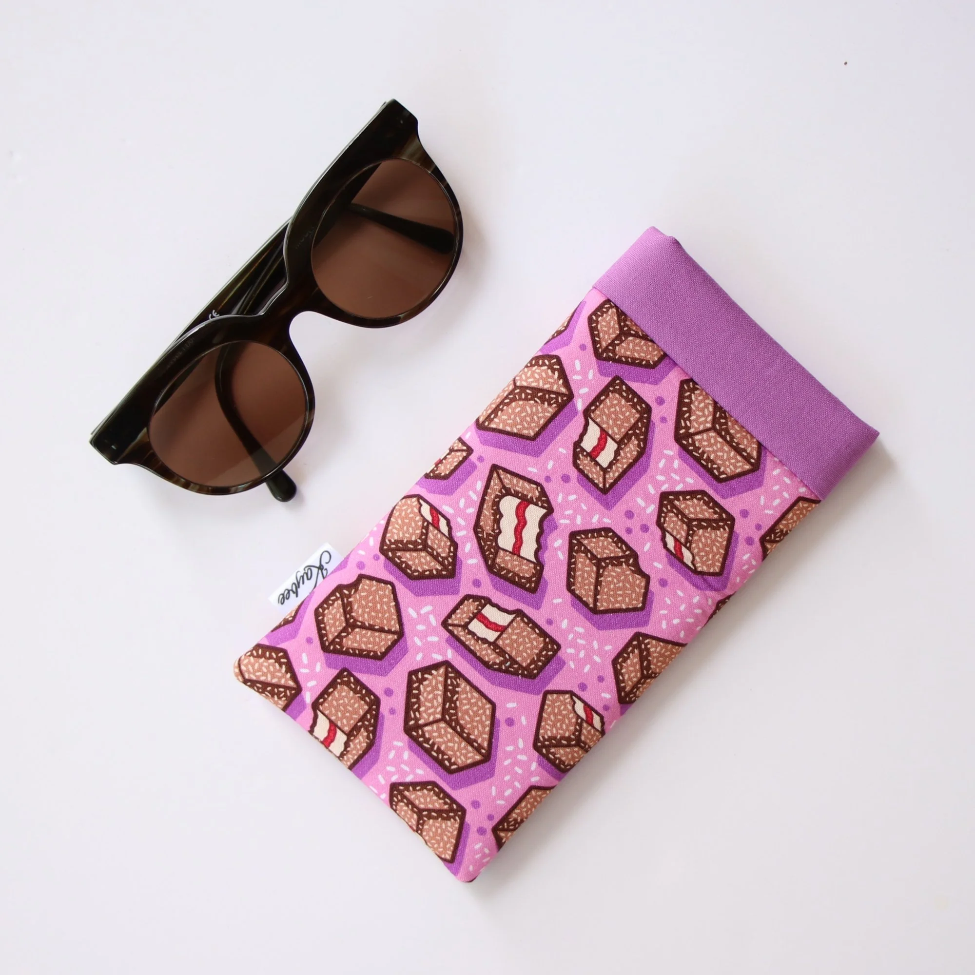 snazzy-sleeve-sunglass-lamington.JPG