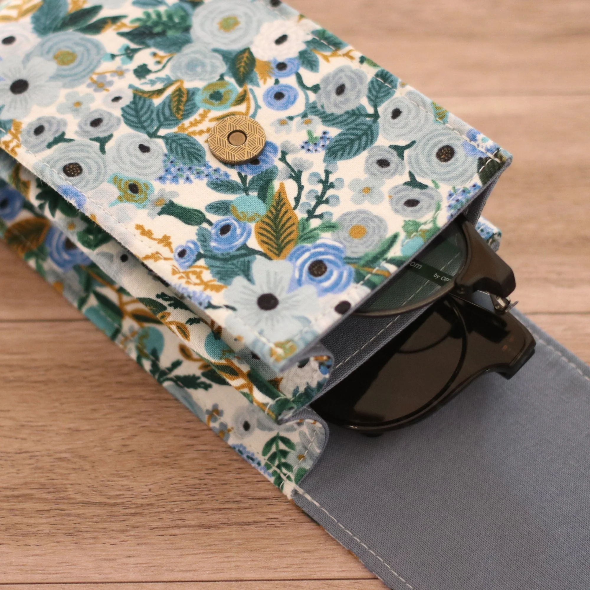 double-glasses-case-garden-party-blue-2.JPG