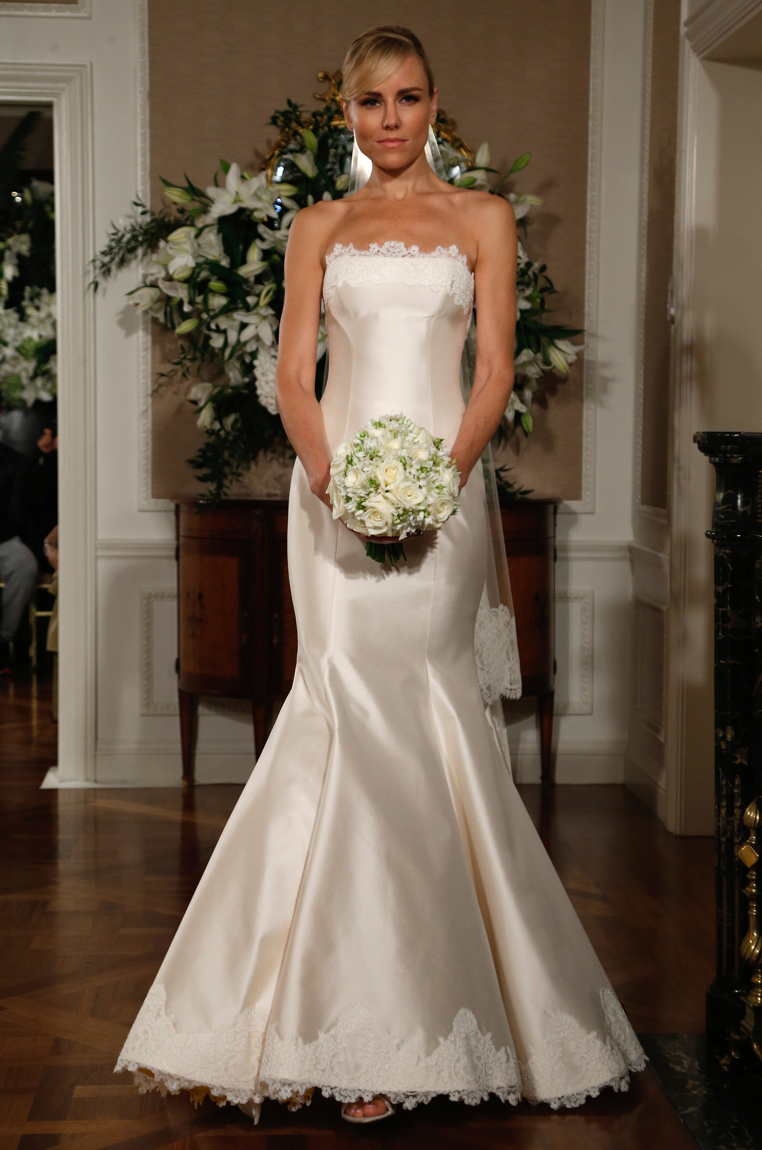 Legends 'L366'Retail Price:&nbsp;$3,839Sample Sale: $1,150 (70% off)