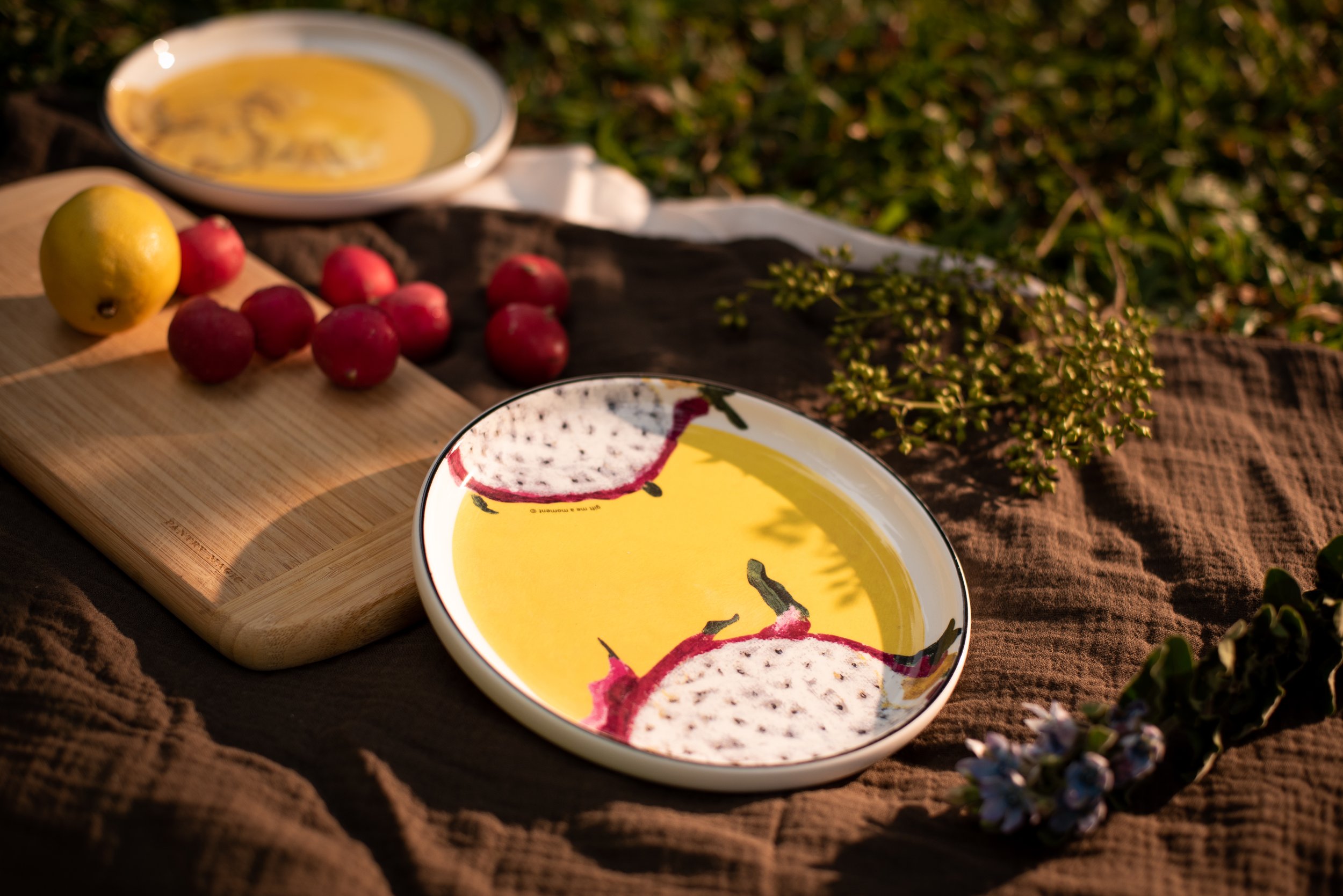 gift330 "Eat" Collection Small Plate - Dragon Fruit