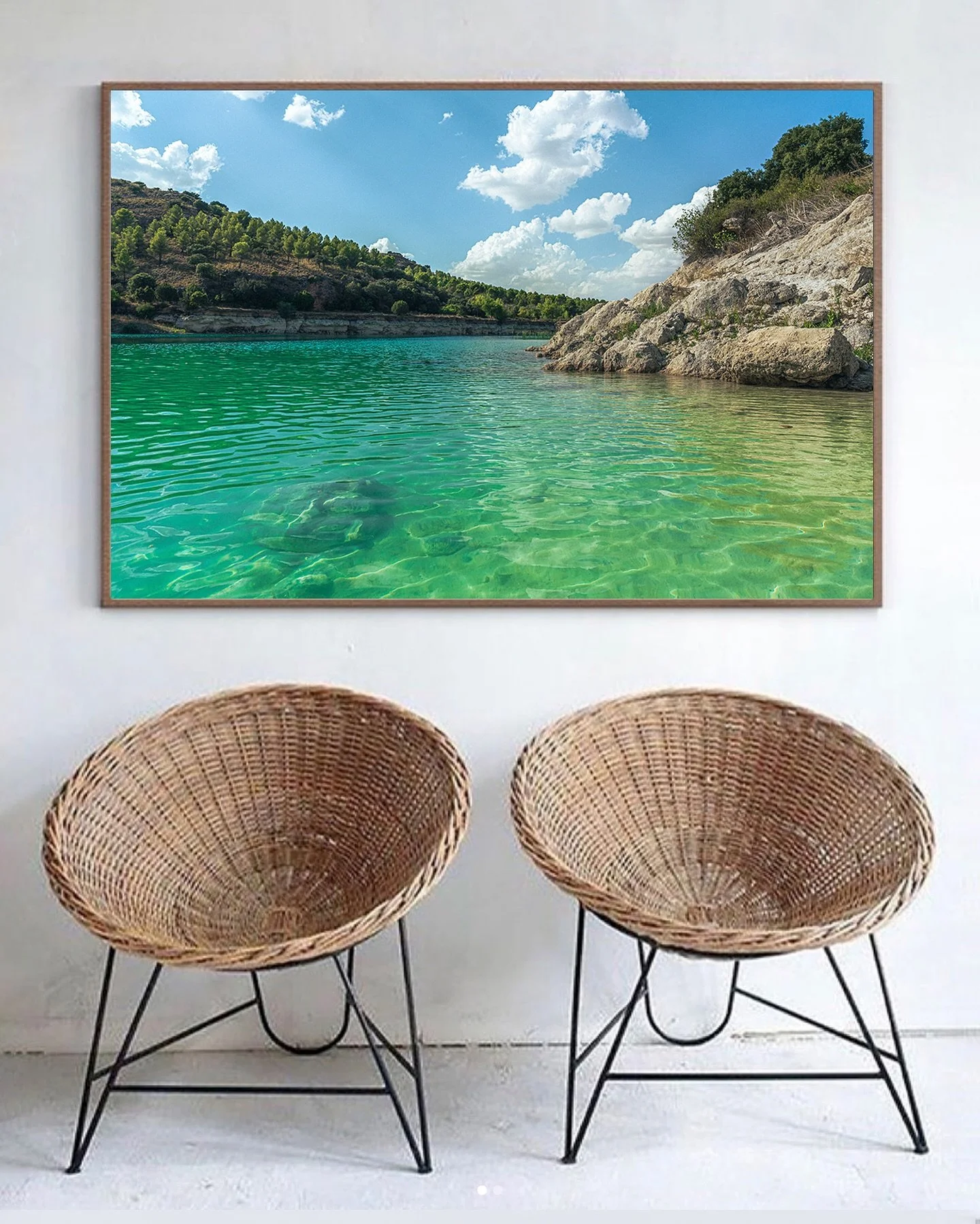 🇪🇸La belleza de las Lagunas de Ruidera. En un bajo nivel inusual del agua, pude meterme con cierta facilidad en la laguna para sacar esta foto. 🇦🇺The beauty of the Lagunas de Ruidera. With an unusually low water level, I was able to get into the 