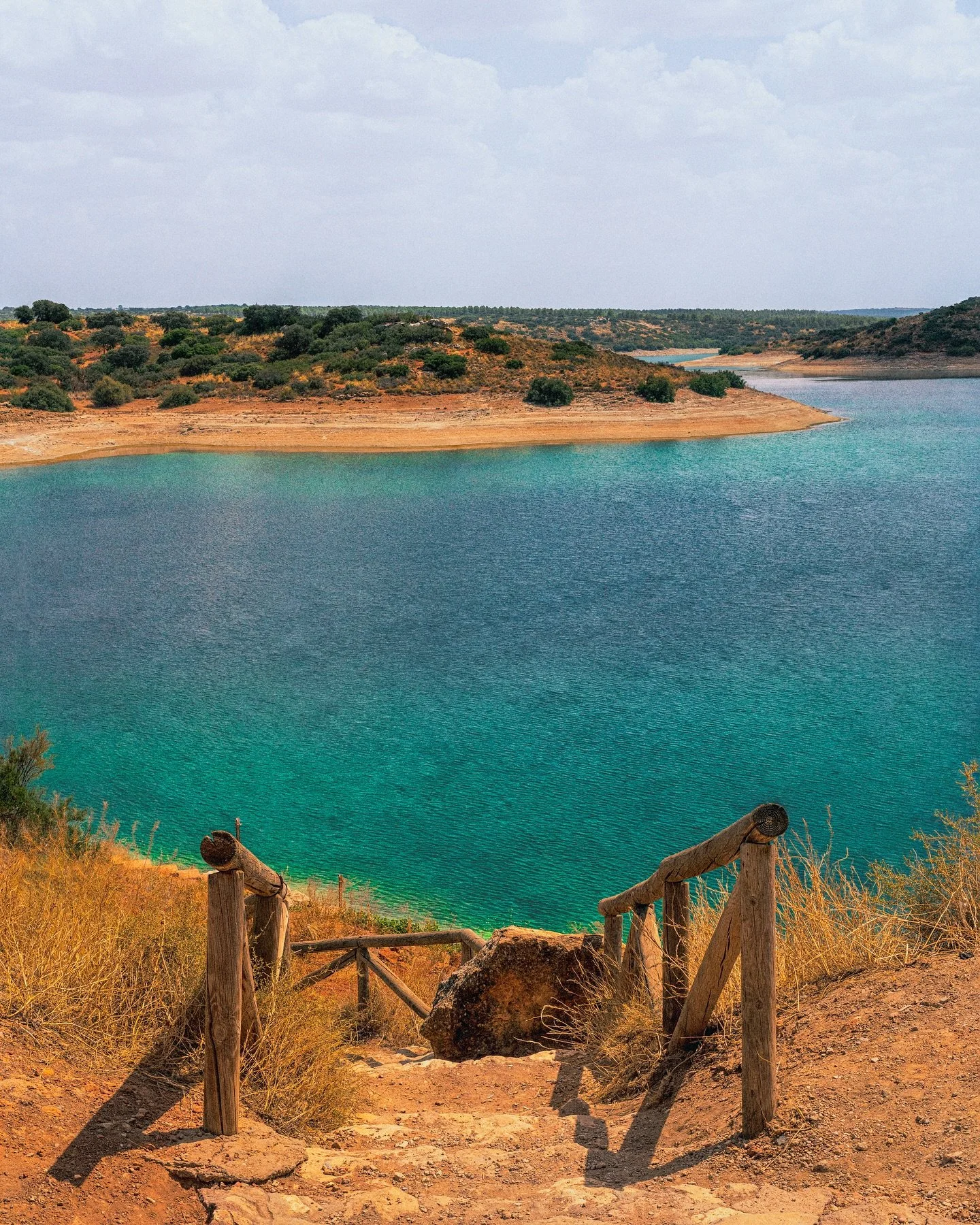 🇪🇸 Por el interior de Espa&ntilde;a... Las bellas lagunas de Ruidera en su nivel de agua bajo permitieron meterme all&iacute; y tener perspectivas lindas 🇦🇺 by the country side of Spain... the beautiful Ruidera Lagoons on its low level allowed me