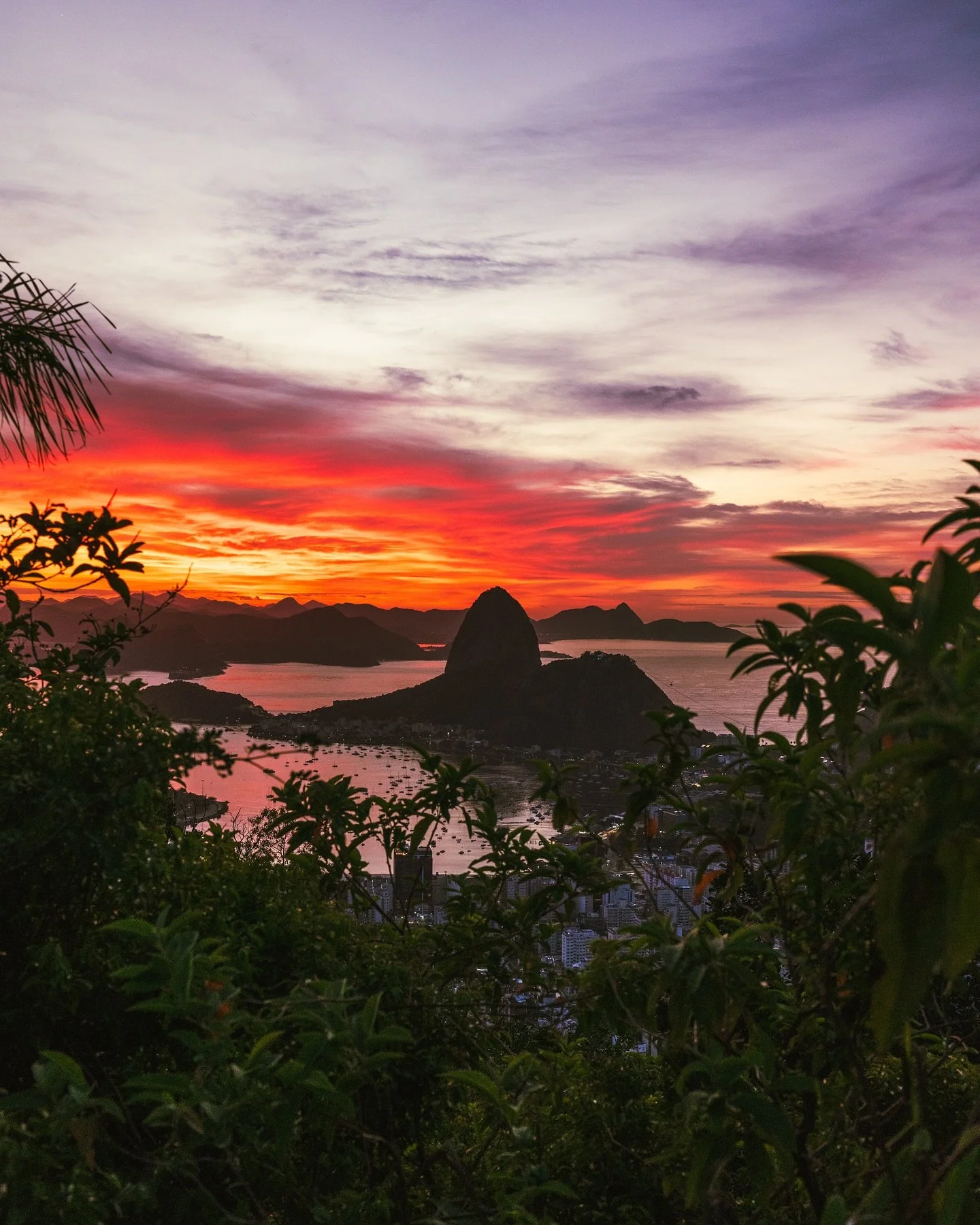 &quot;... Continua lindo!&quot; Posso sair, posso voltar, isso n&atilde;o vai mudar. 📍#RioDeJaneiro

#fotografia #sunrise #vejario
