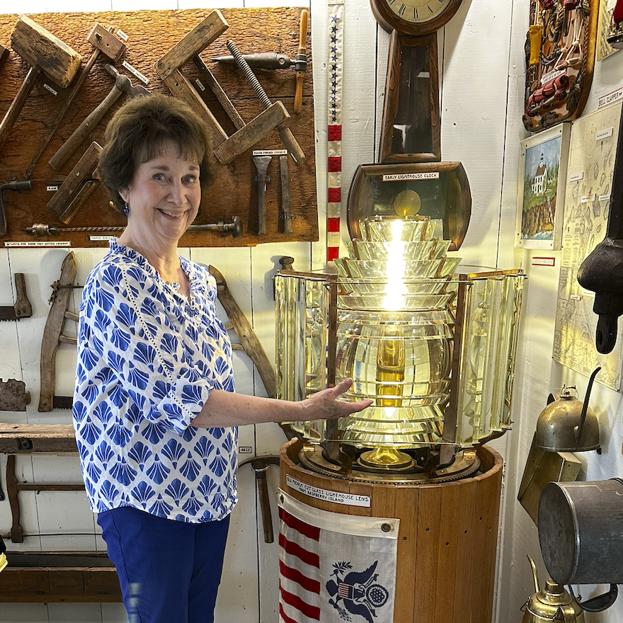 Sign Up Now to be a Volunteer Guide at the Museum Next Season!