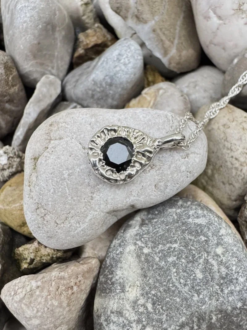 Unique sapphire necklace in solid 925 sterling silver or gold, with a cast-in-place gemstone, raw texture and modern artisan design.