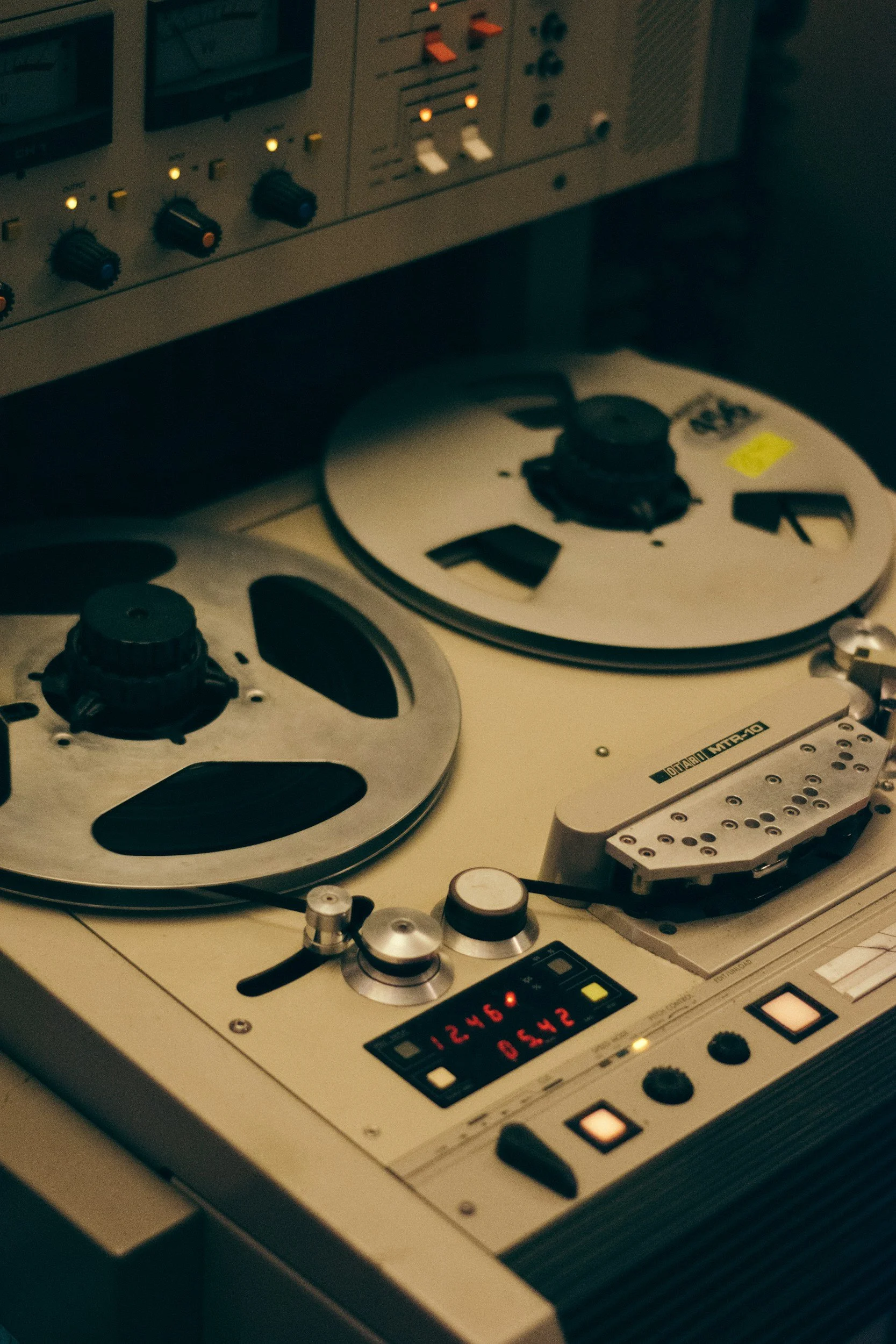 Audio reel to reel tape player