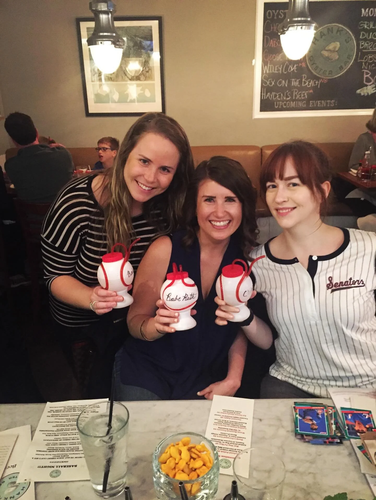 Before I had my Dodgers ballcap to attract potential suitors, @hanksoysterbar was the spot. Pay them a visit next time you&rsquo;re in DC for the goldfish and sauv blanc. Always worth it. 

PS - as @hollyke44 knows, it&rsquo;s fried shrimp with ketch