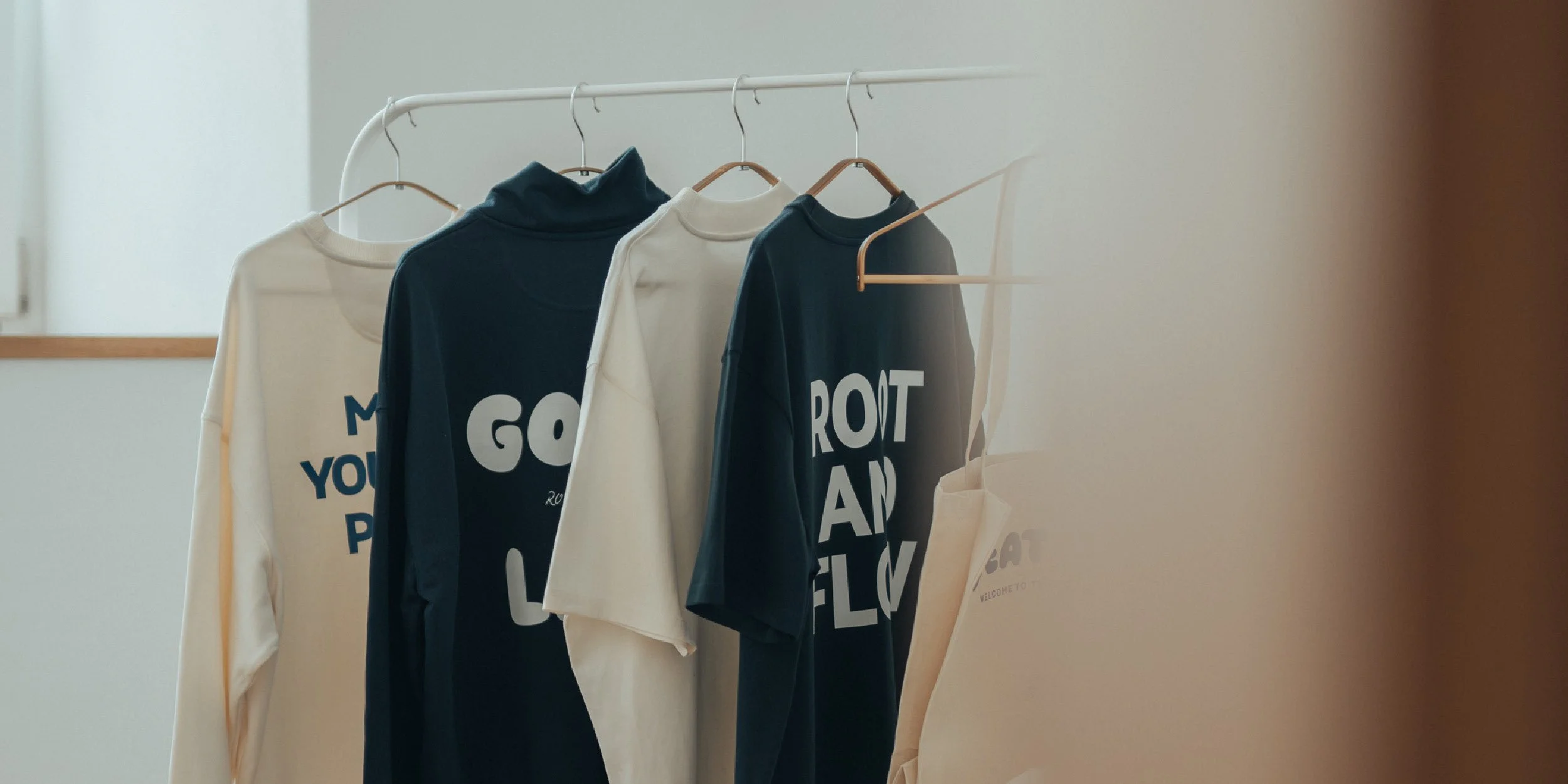 The Good Life Collection von Root and Flow mit Oversized Shirts, Sweatshirts und Half Zip aus Bio-Baumwolle