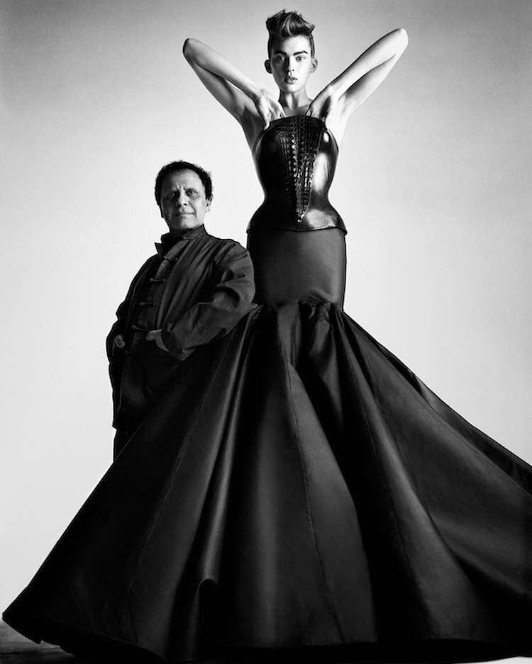 One of my absolute favorite portraits of Tunisian couturier Azsedine Alaïa, who sadly passed away three years ago. However, his legacy, love for detail in his work and humility will remain forever. 
. . .
Alaïa, robe bustier, couture A/H 2003
Photo