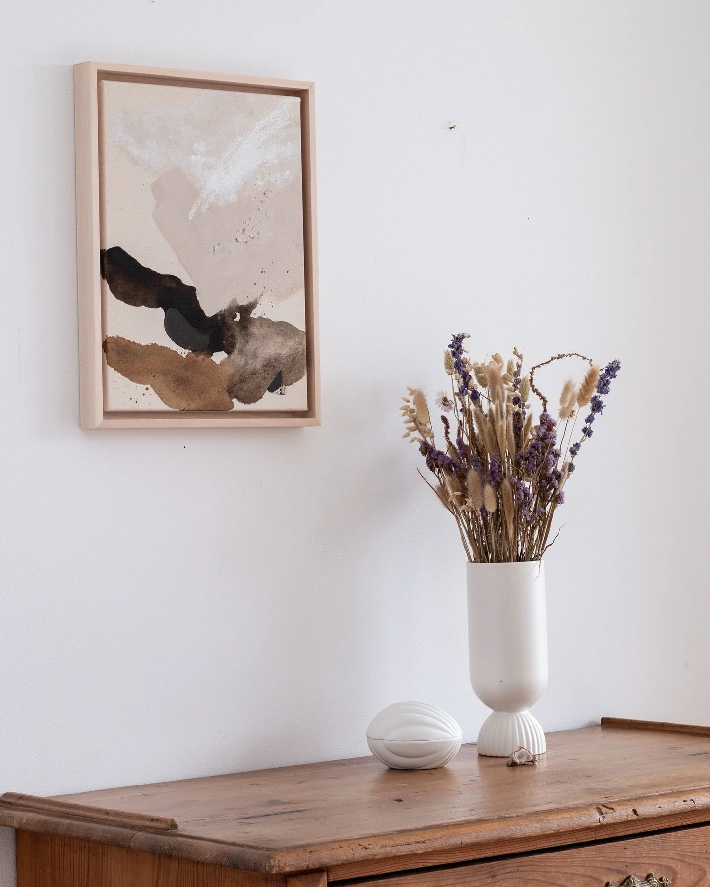 &bdquo;Head in the clouds&ldquo;

Small artwork, quiet impact.
I love creating little moments like this &mdash; where a painting, a few flowers, and a favourite shell shaped object come together and turn an everyday corner into something special. 

A