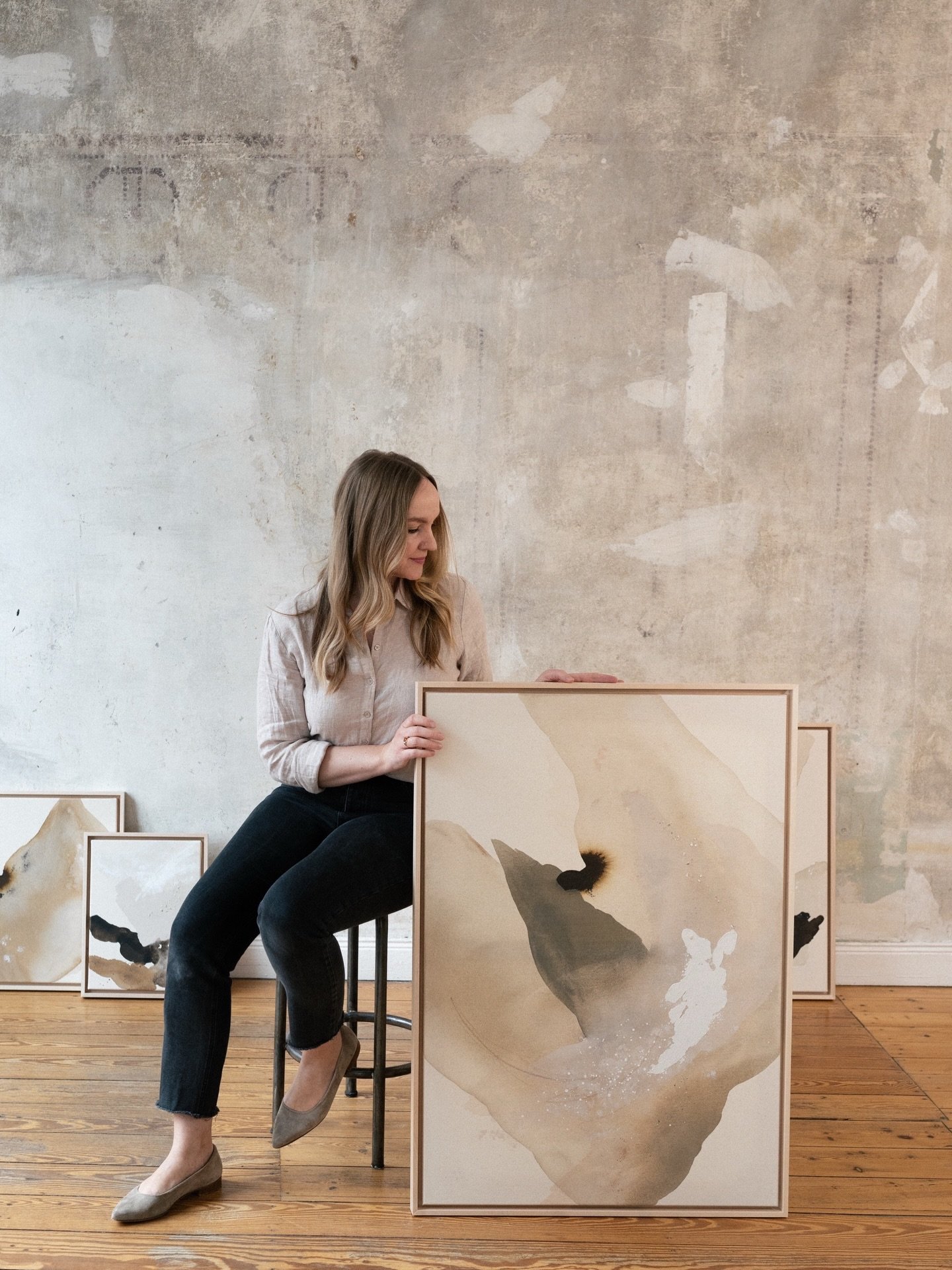 &bdquo;Coquille 2&ldquo; 🤍

A quiet composition in warm neutrals, soft movement and grounded depth.

mixed media on raw canvas 
70 &times; 100 cm
framed in a natural wood floater frame
available

&mdash;

If it resonates with you, feel free to send 