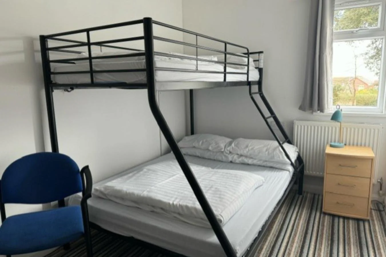 9d818568__bedroom-with-double-bed-underneath-single-bunk-yha-isle-of-wight-totland.jpg
