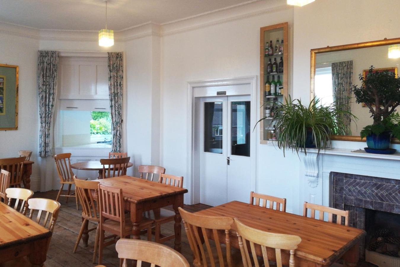 617a1191__yha-totland-dining-room-1.jpg