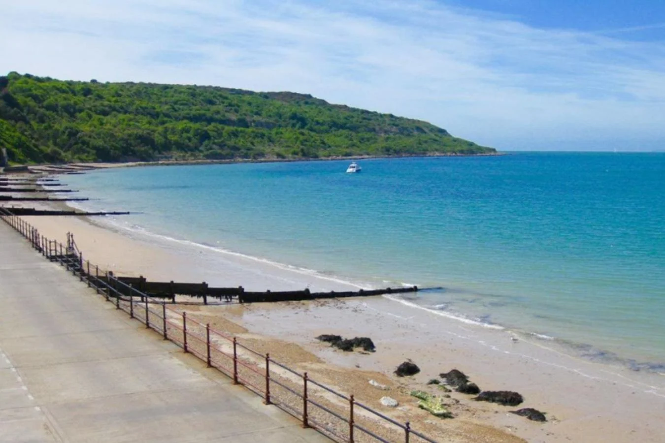 b4a01eb0__totland-beach-seaview.jpg
