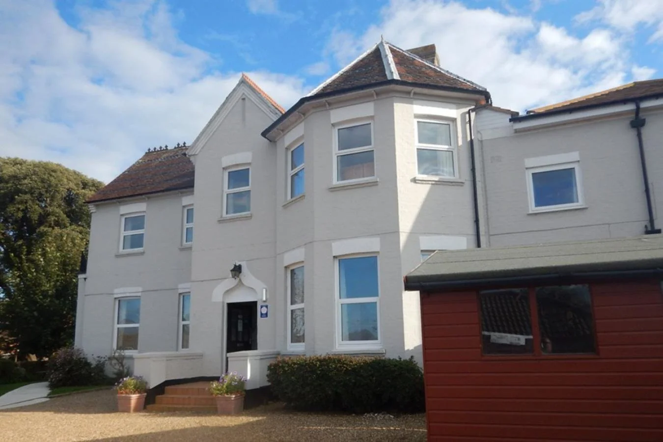 981d325a__yha-isle-of-wight-totland-front-entrance.jpg