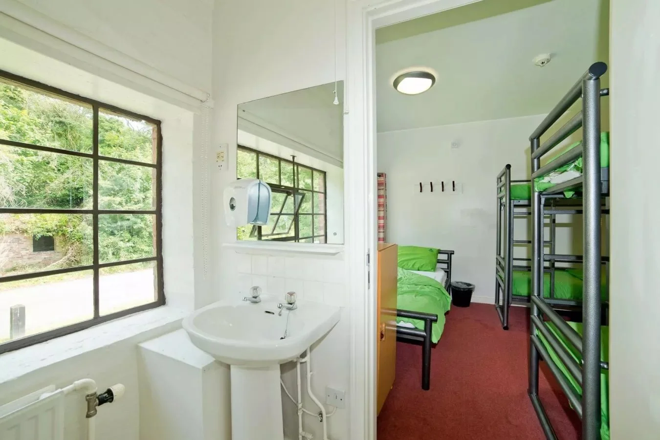 ca0ca591__YHA_Ironbridge_Coalport_EnSuite.jpg.jpeg