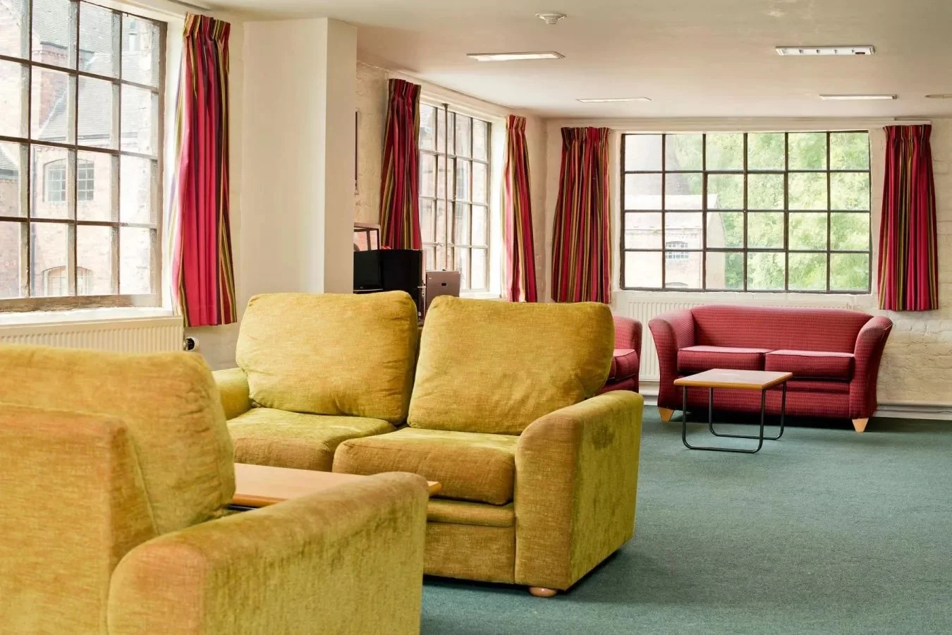 ee031a86__YHA_Ironbridge_Coalport_Lounge1.jpg.jpeg