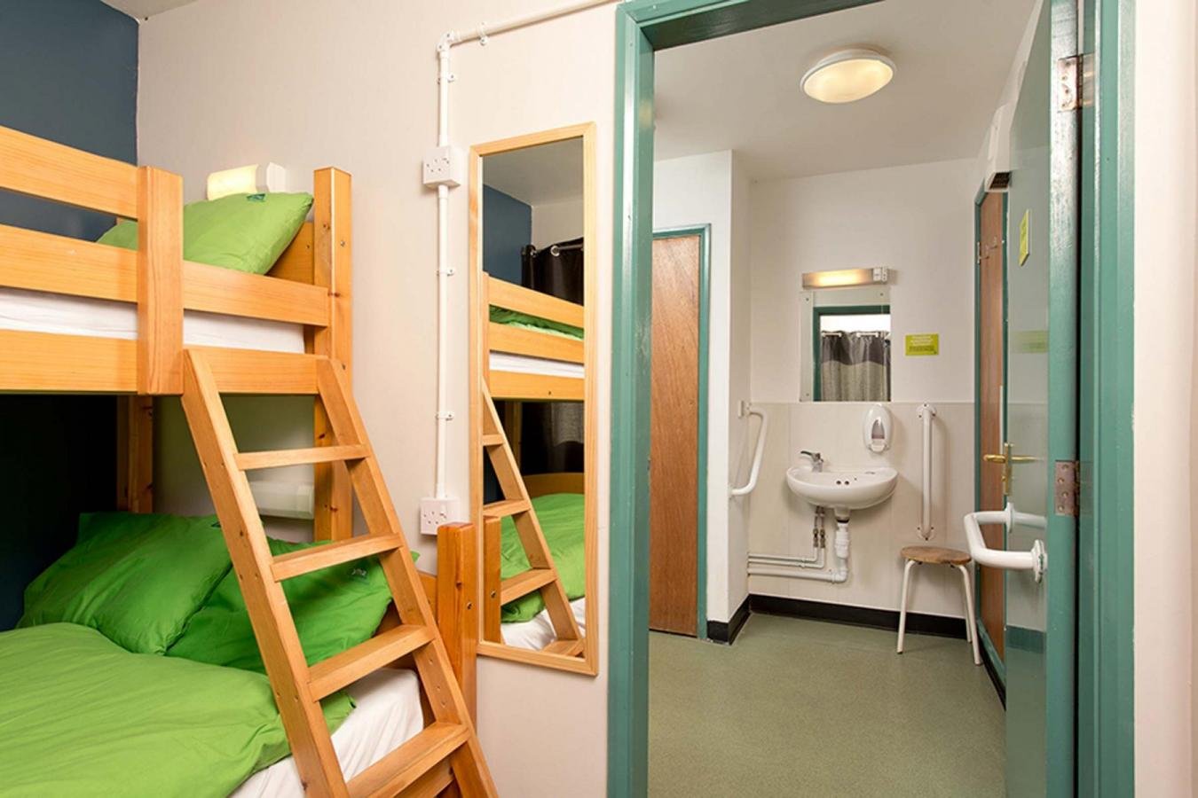 YHA_Hathersage_En_Suite.jpeg