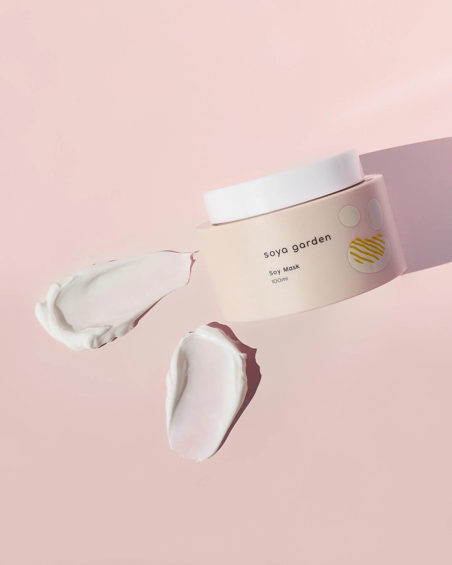 the soy mask is designed for moments when skin feels sensitised, irritated, or overwhelmed.
it helps calm redness, soothe discomfort, and support barrier repair.

use it when your skin needs a reset
not every day needs the same care.

#sensitiveskin 