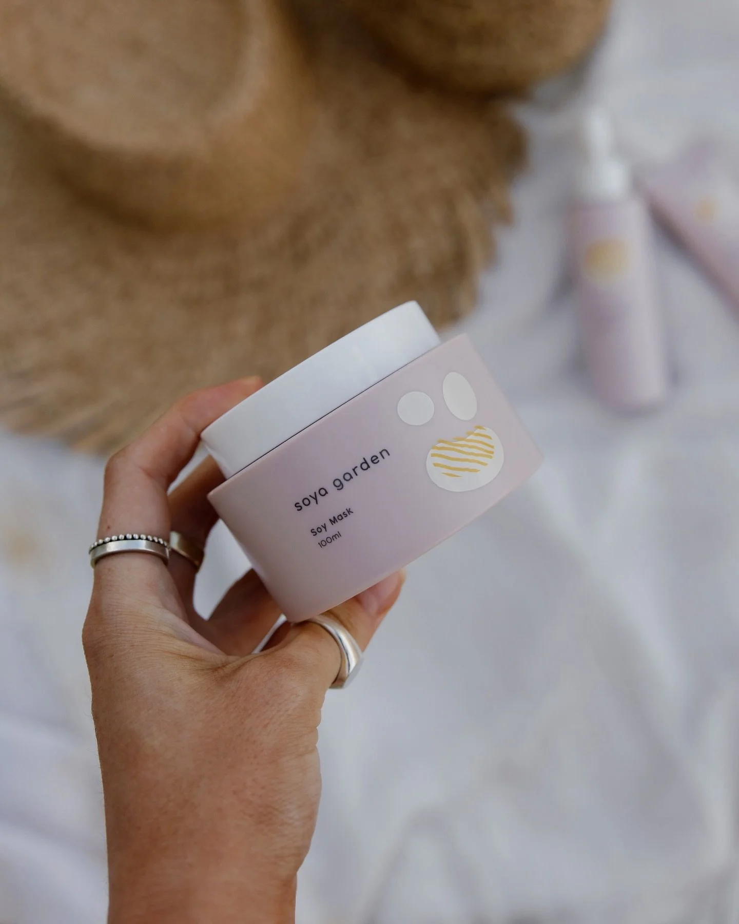 recovery days
not every day feels the same for your skin.
some days need calm, comfort, and support.
#sensitiveskin #skinbarrier #simpleroutine #gentleskincare #barrierrepair #nz