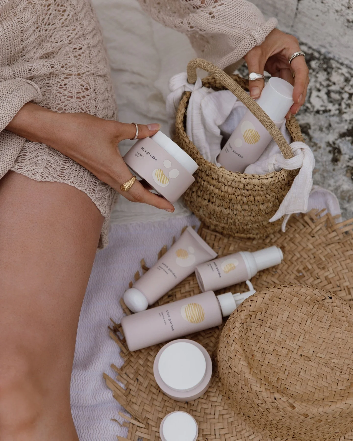 the soy mask is for moments when skin feels overwhelmed.

calm.
comfort.
barrier support.

even on days spent outdoors.

#sensitiveskin
#skinbarrier
#gentleskincare
#nzskincare