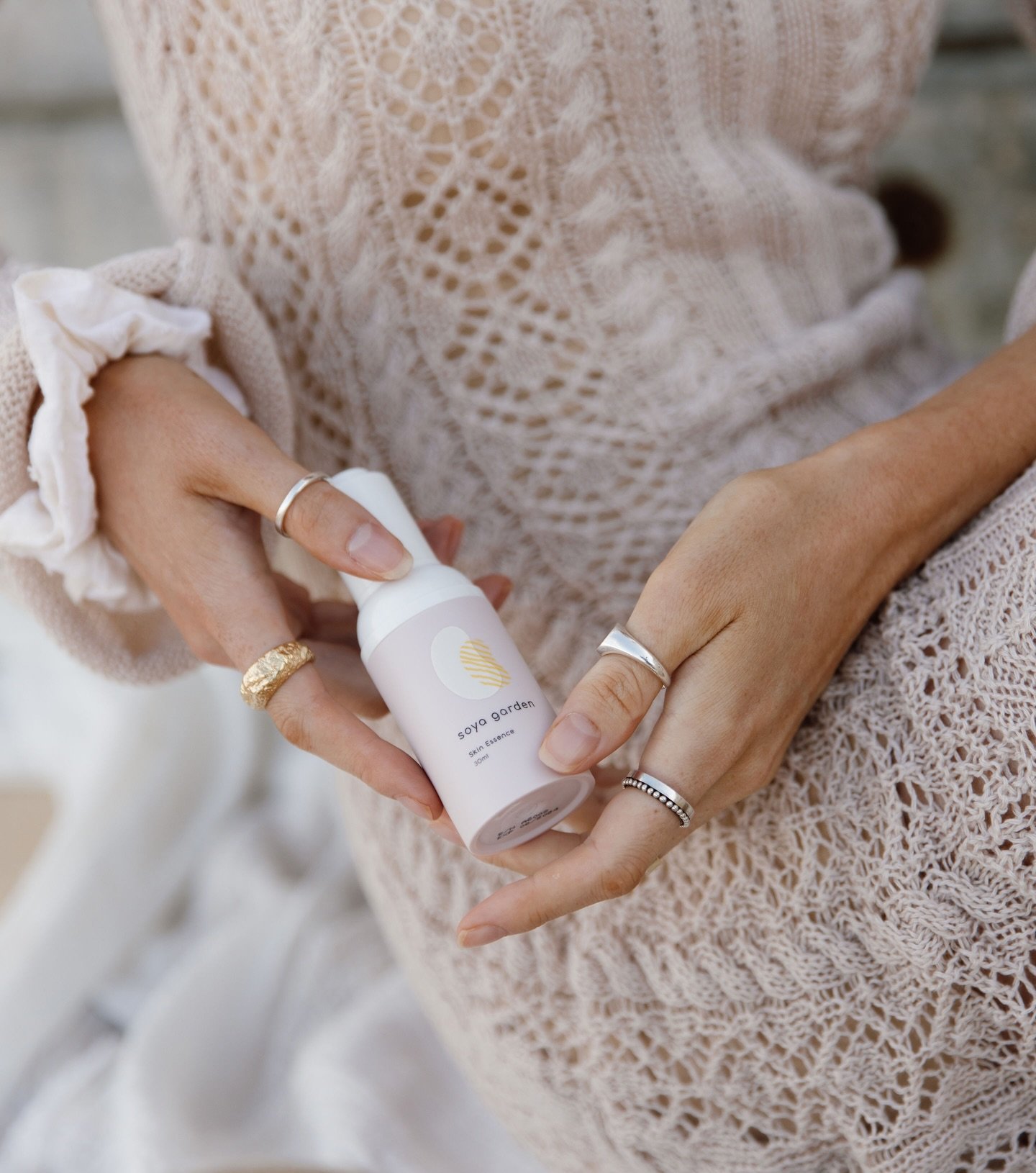 this step &mdash; skin essence &mdash; is often skipped.

but for sensitive skin,
it helps reduce irritation
from the products that follow.

especially when routines feel reactive.

#sensitiveskin #skinbarrier #gentleroutine #newzealand