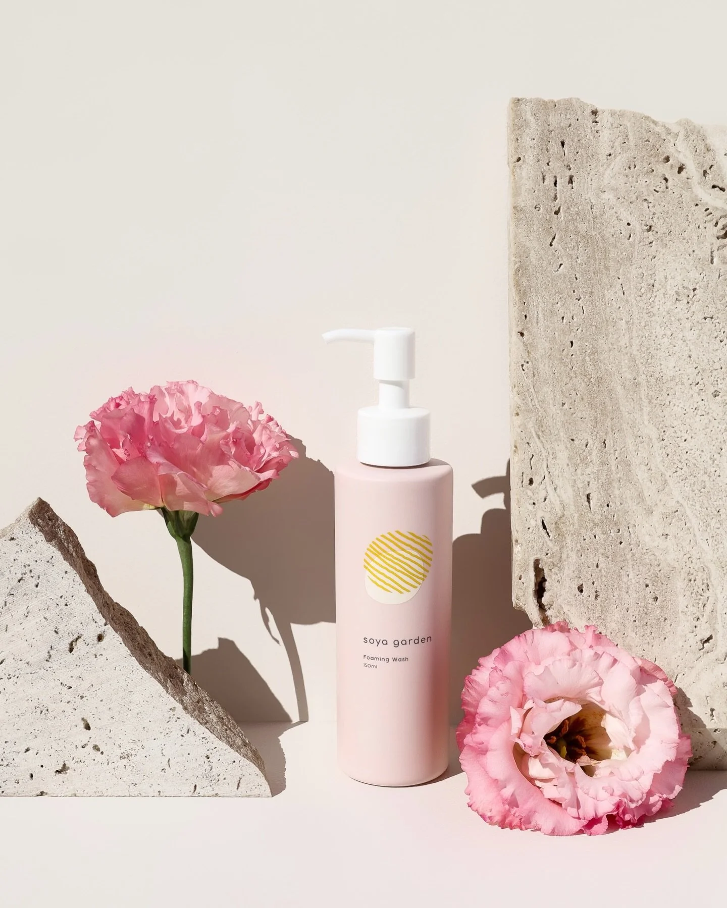 most barrier damage starts at the cleansing step.

cleansing should remove buildup,
not reset your skin every night.

especially for reactive skin.

#sensitiveskin #gentlecleansing #skinbarrier