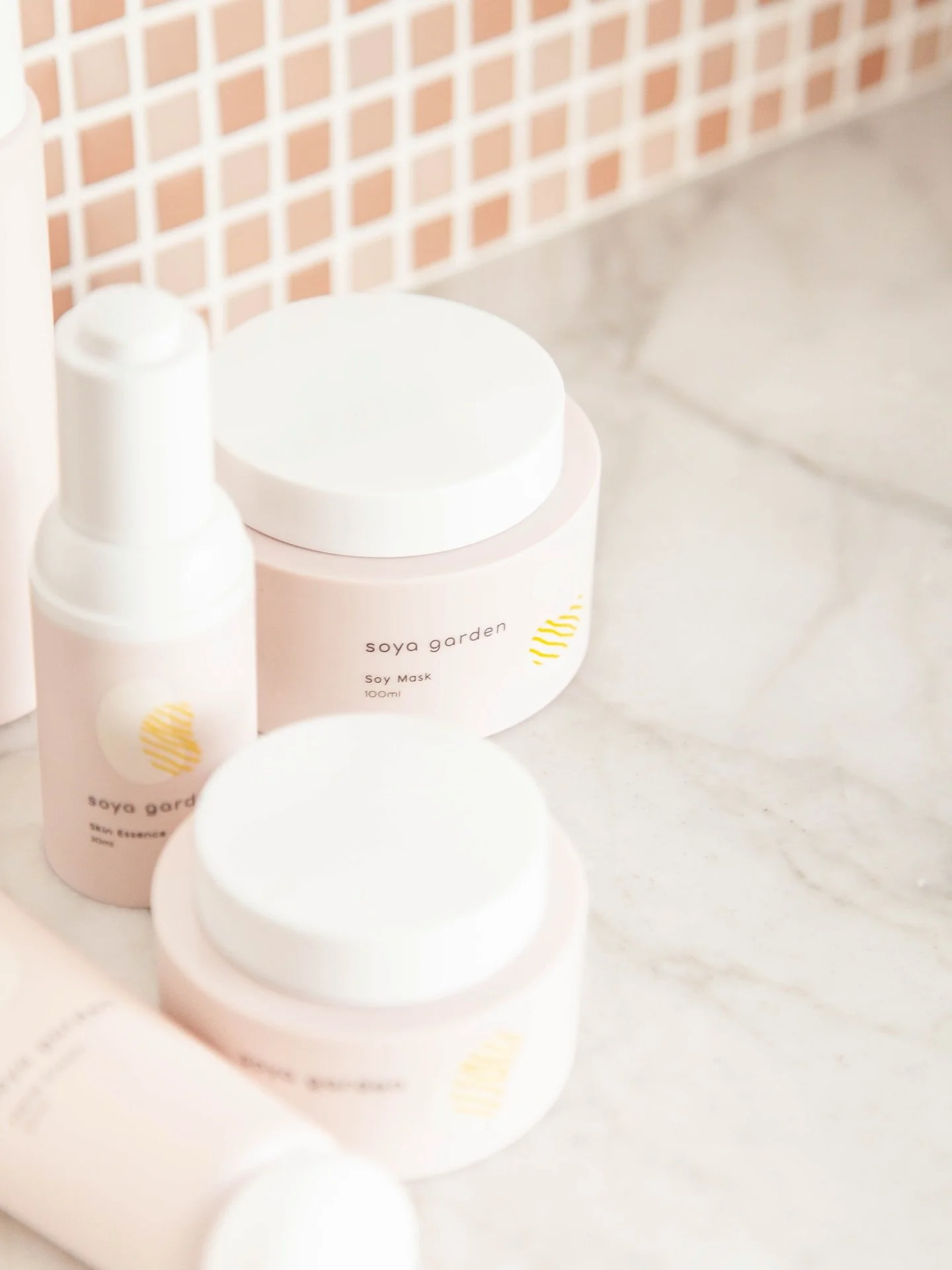 some routines overstimulate the skin

some restore it.

soy mask focuses on calming,
repairing,
and soothing.

apply for 15 minutes
to support a healthier skin barrier 

#skincaremask #sensitiveskin #reactiveskin #hydrationskincare #gentleskincare