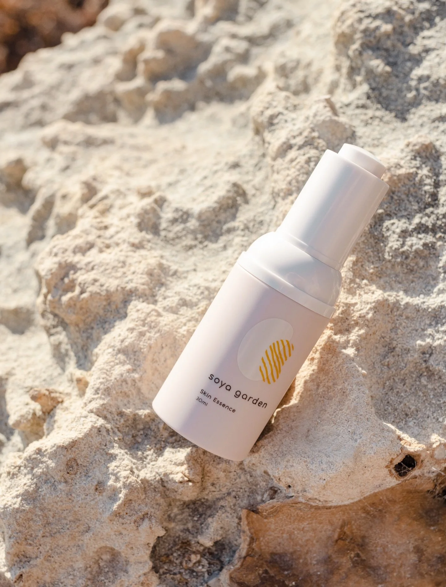 common skincare mistake:

using moisturiser
on skin that&rsquo;s still dehydrated.

hydration and moisture are different.

skin essence adds water back into the skin
so moisturiser can actually do its job.

small step.
big difference.

#skincareessen