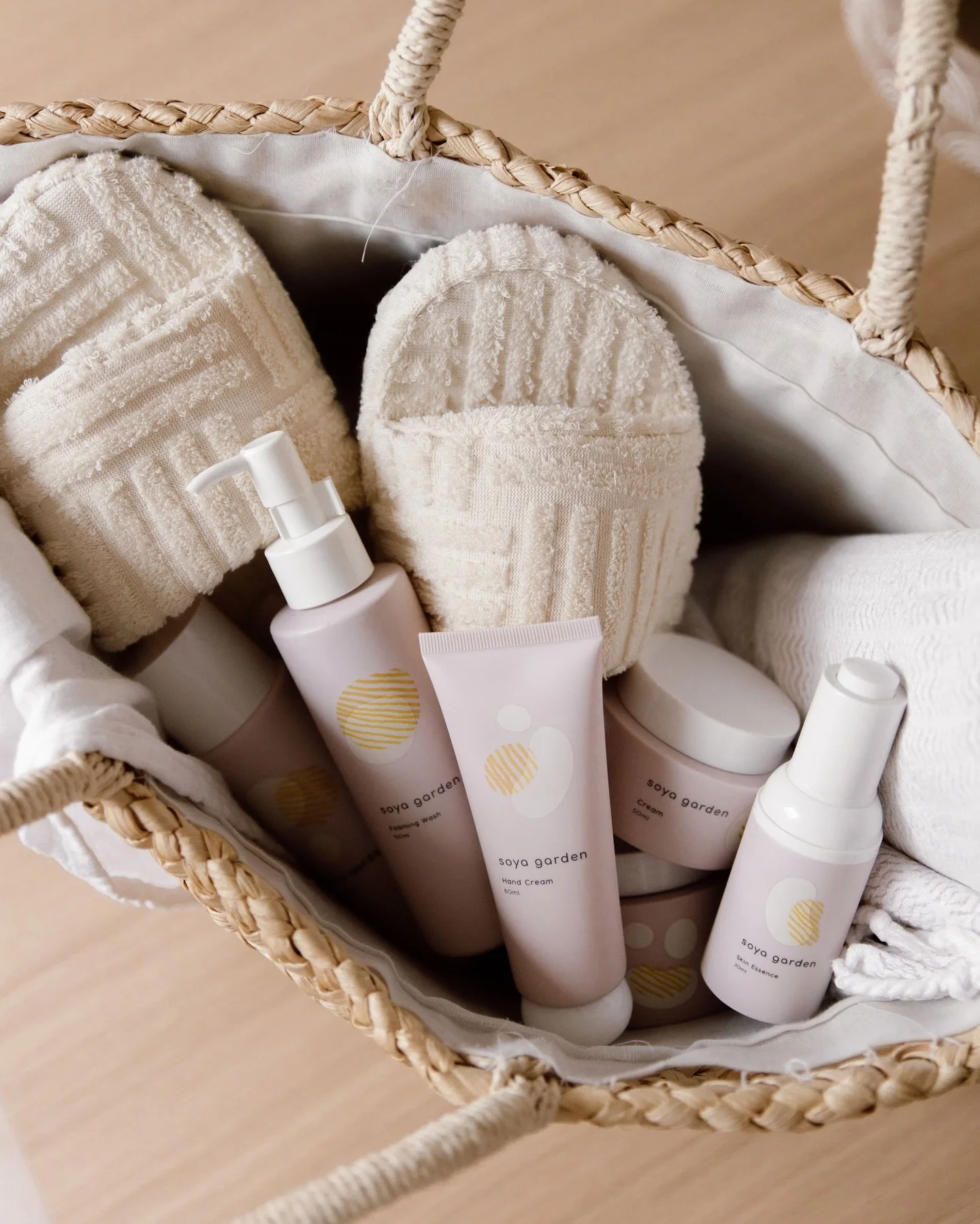 your skin looks fine in the mirror.

then you wash your face
and suddenly it feels tight.

then everything you apply after
starts to sting.

that&rsquo;s usually not random.

#sensitiveskin #reactiveskin #skincareproblems #skinstruggles #nz