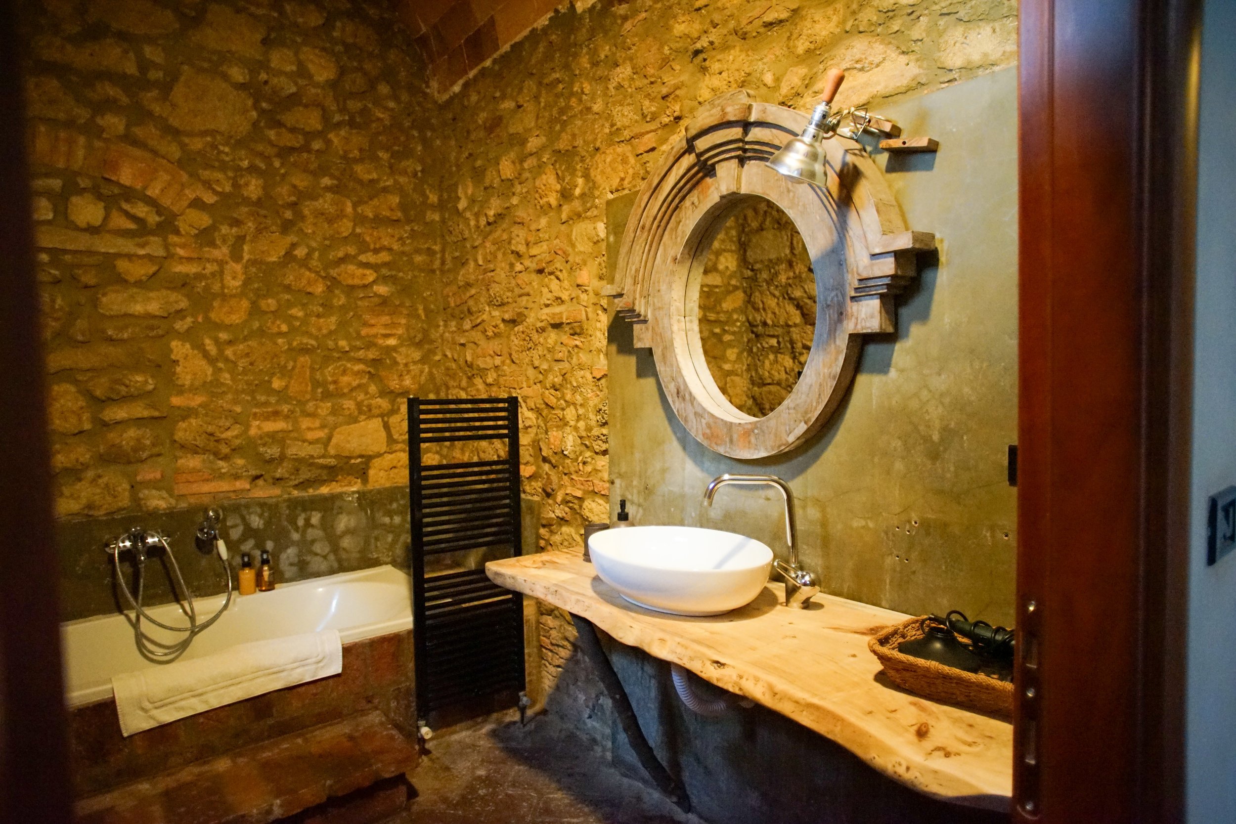 2 bathroom .jpg