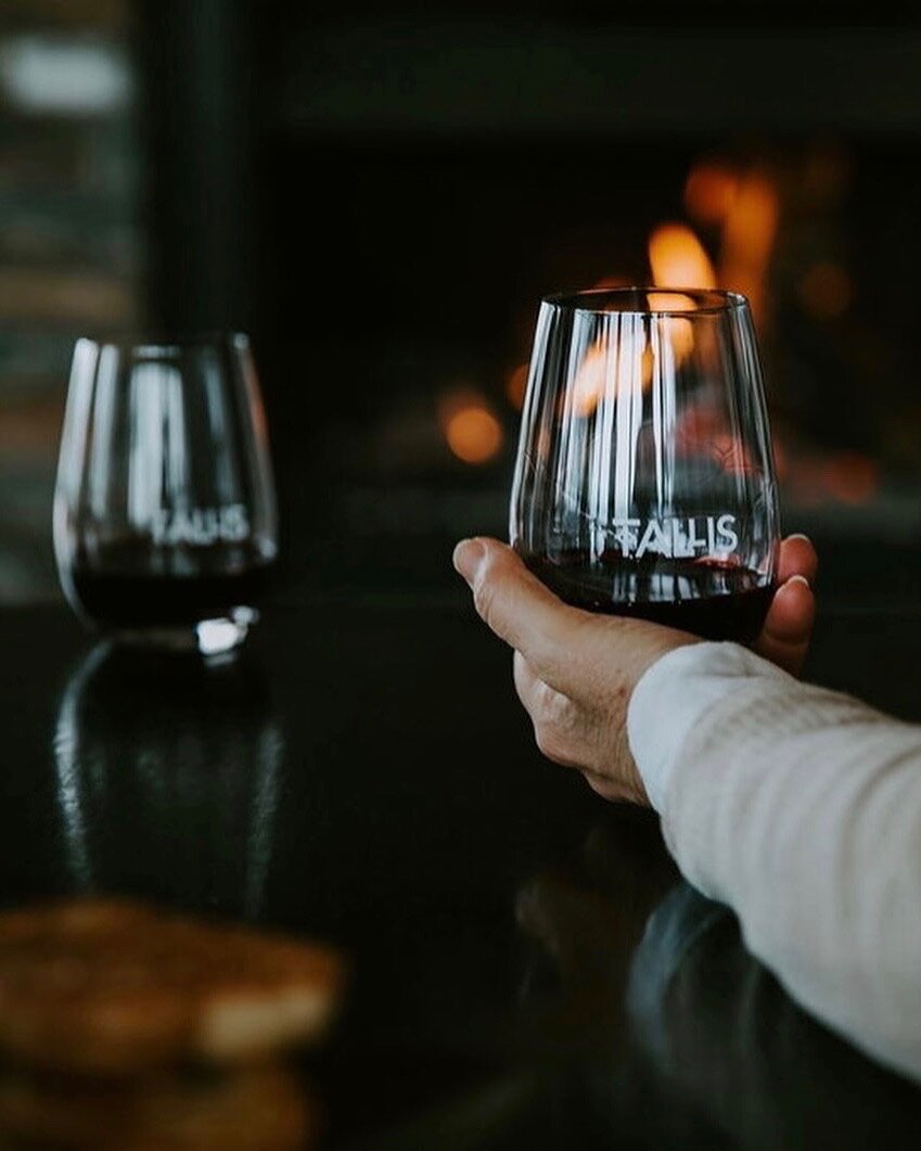 Rid yourself of the winter blues with a glass of red and a warming fire. One way to spend a chilly winter&rsquo;s day could be a relaxing visit to Rye at Tallis.

@ryeattallis 

#talliswine #winterwarmers #regionalproducer #redwine