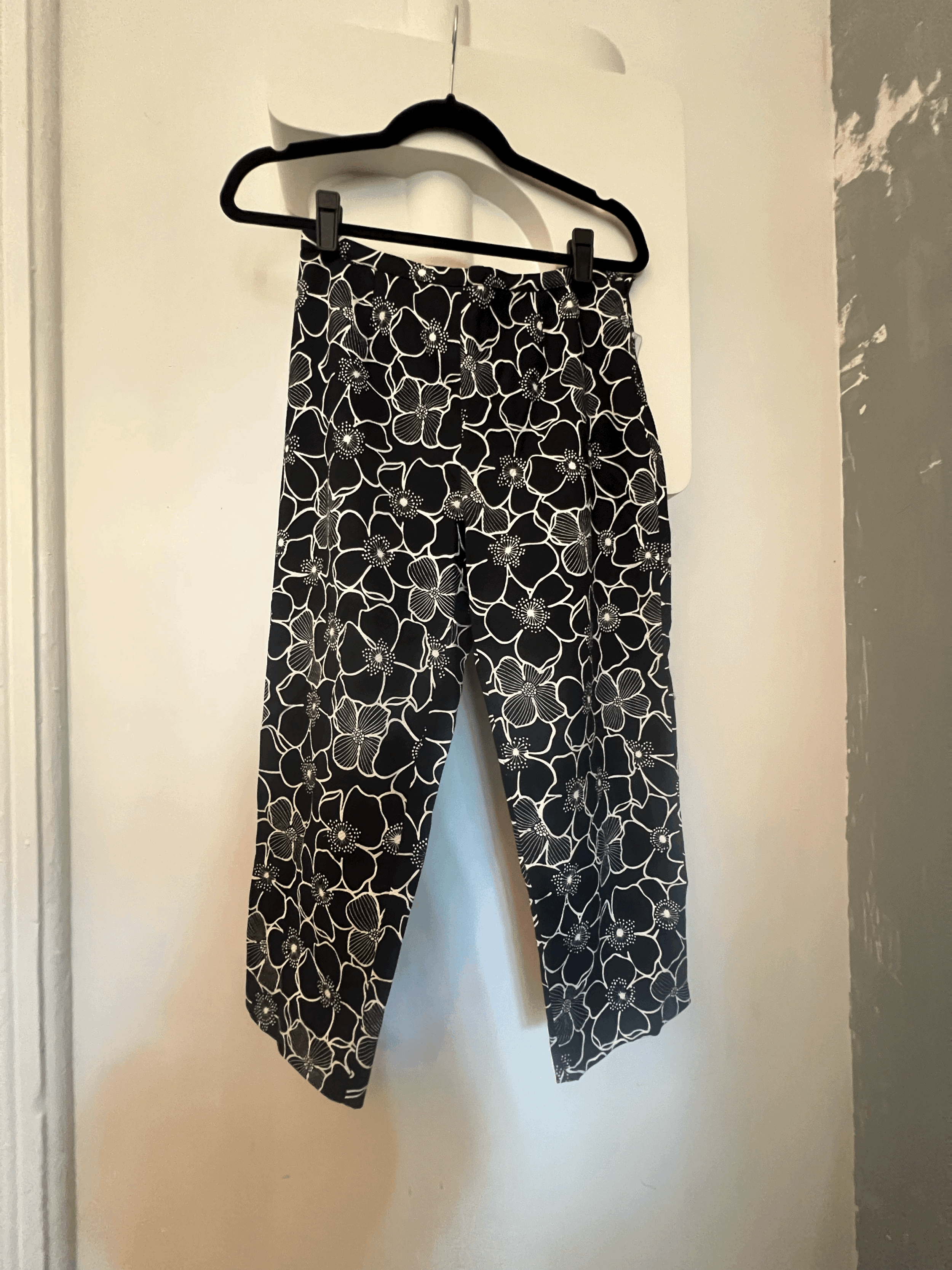 Y2K Kors Michael Kors Black Seersucker Floral Cropped Pants Sz 6