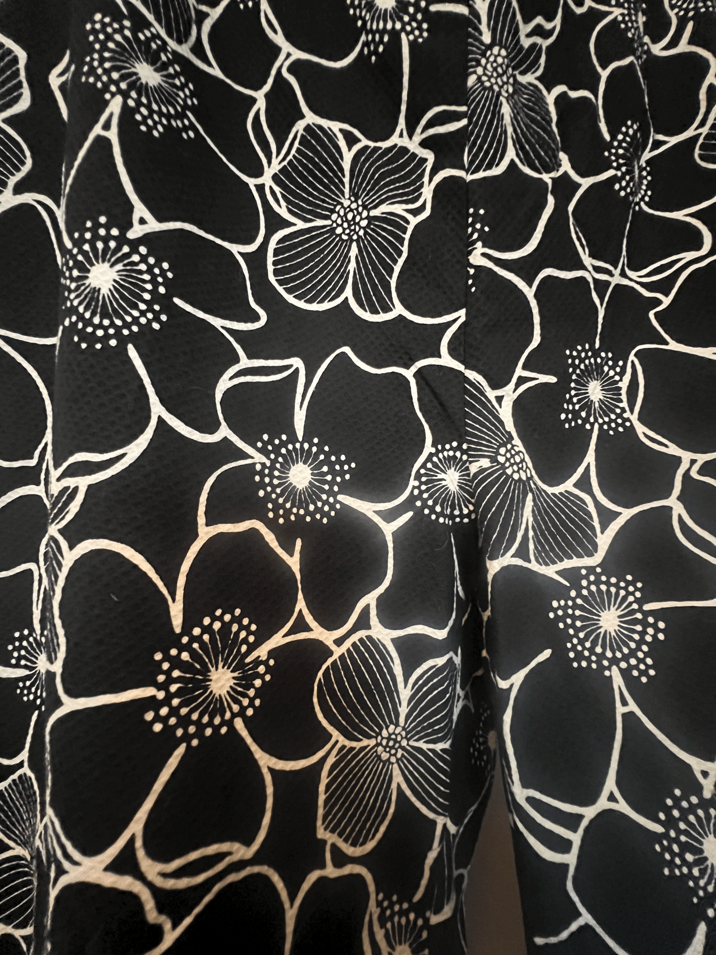 Y2K Kors Michael Kors Black Seersucker Floral Cropped Pants Sz 6 swatch