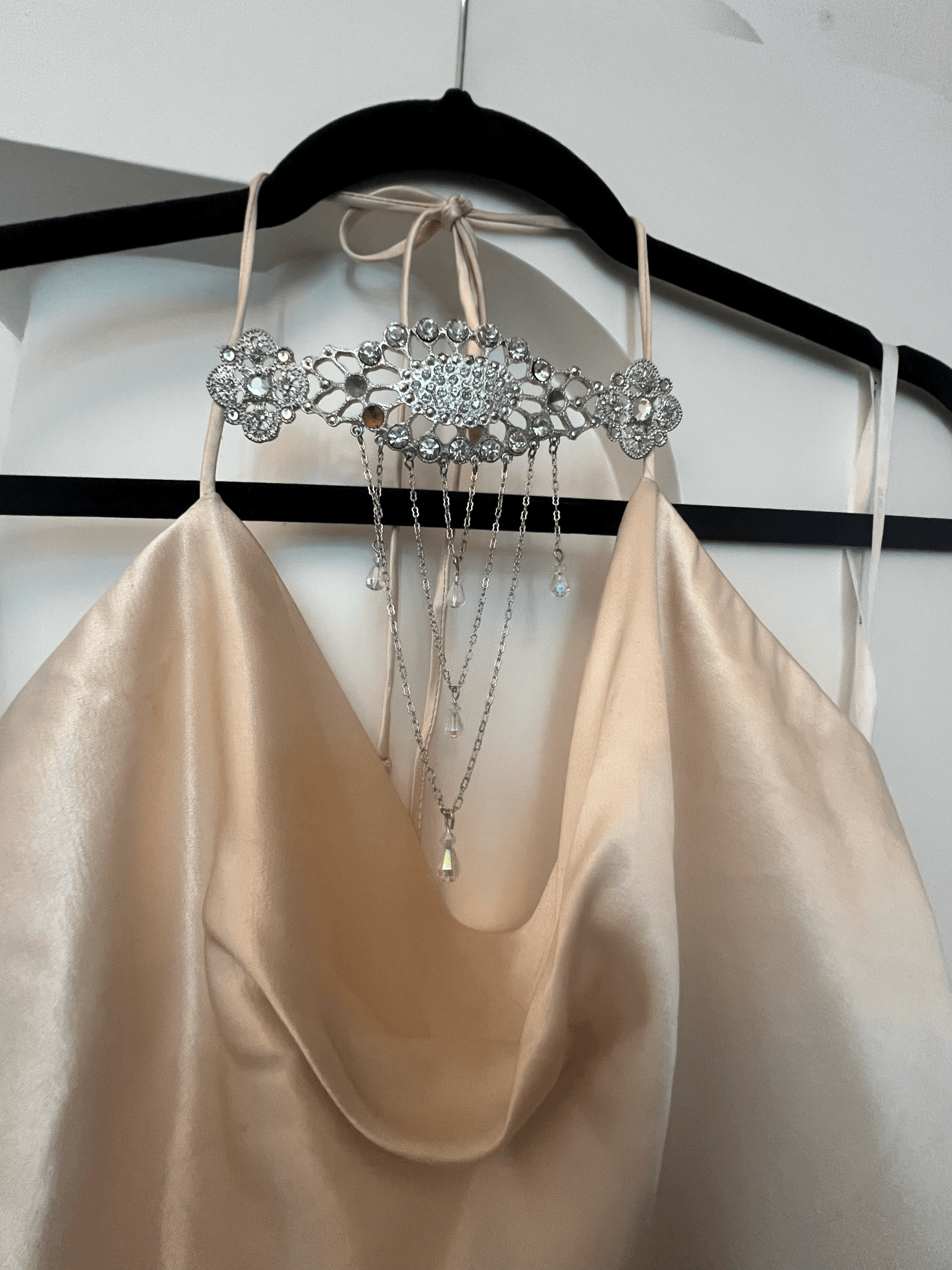 2000s ABS Allen Schwartz Ivory Satin Draped Camisole top with Rhinestone Jewels Sz 4 detail