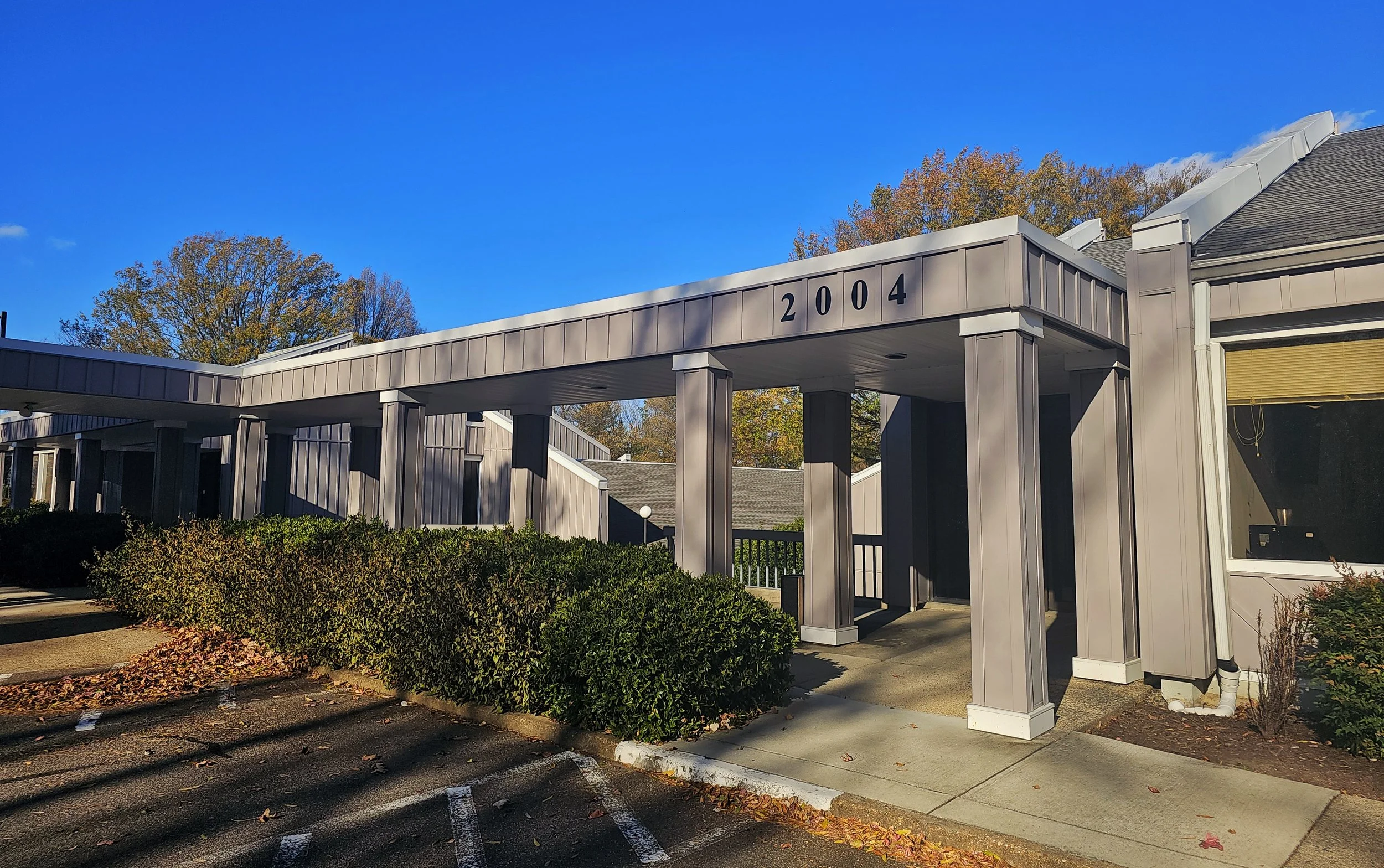 image of buiding 2004 Bremo Rd. outside. Main entrance