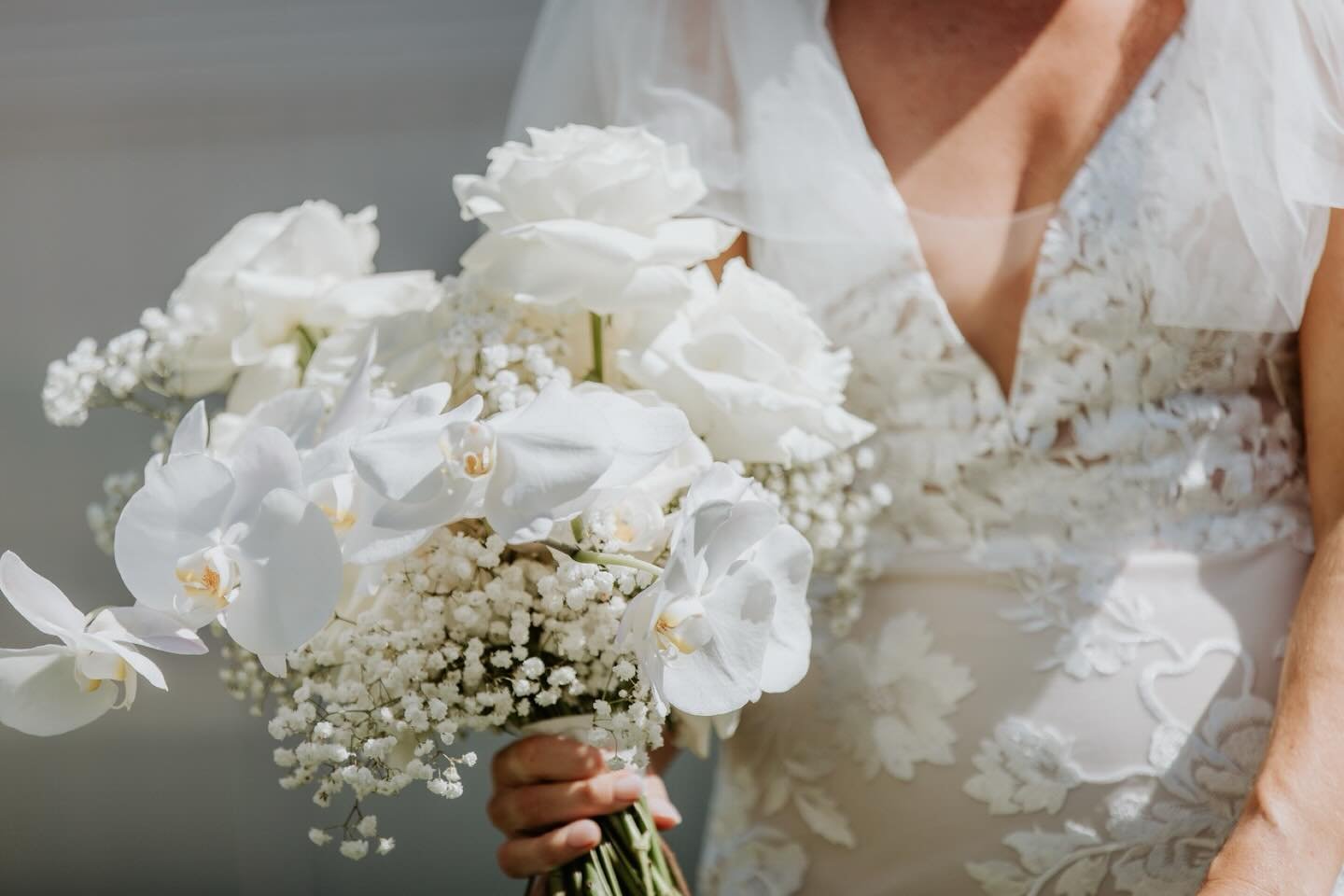 Those pre-wedding moments 😍 We almost didn&rsquo;t capture this part of the day but I am SO glad we did! 
@brit_pell you honestly made the most beautiful, happiest bride 🤍

#bridalprep #sheppartonweddingphotographer #bridalphotography #orchidbouque