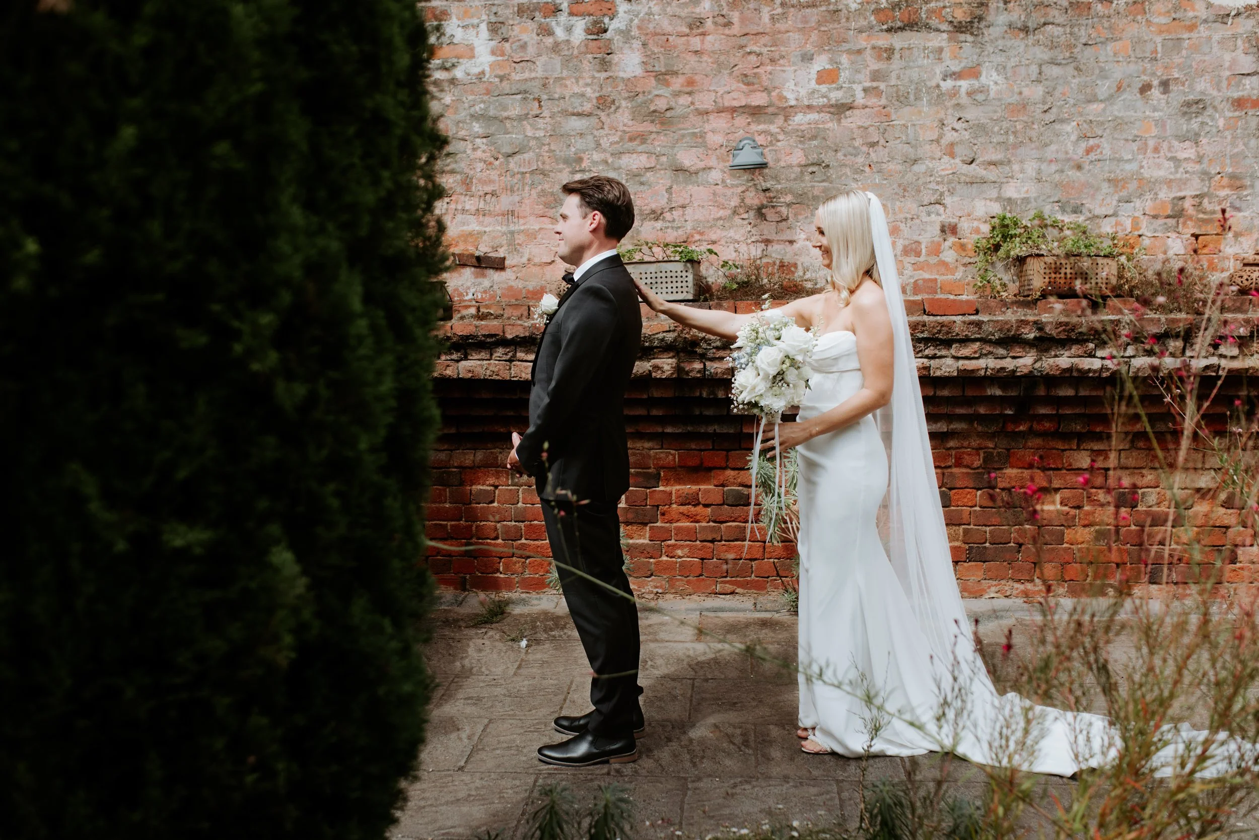 THE FIRST LOOK - PROS AND CONS