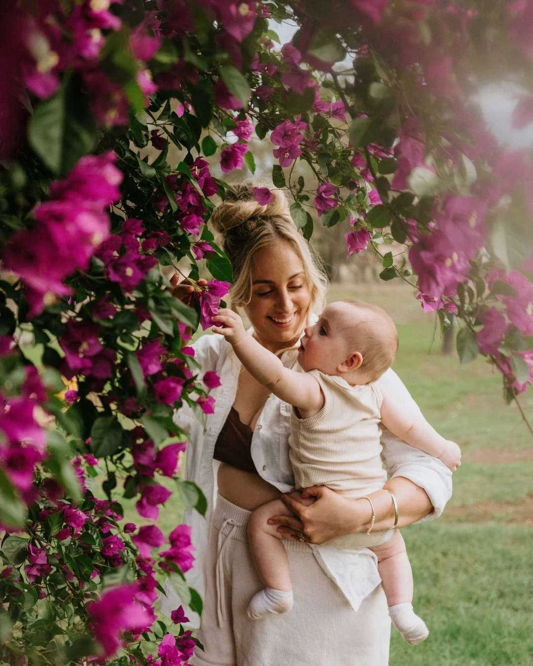 30 looks like this. 🍂 
Slower, fuller, different in the best way&hellip;

Falling in love with being a Mum,
Eli on her hip&mdash;always the happiest little boy.
Ronnie, the big-brother-toddler dog, modelling for the camera and making her laugh out l