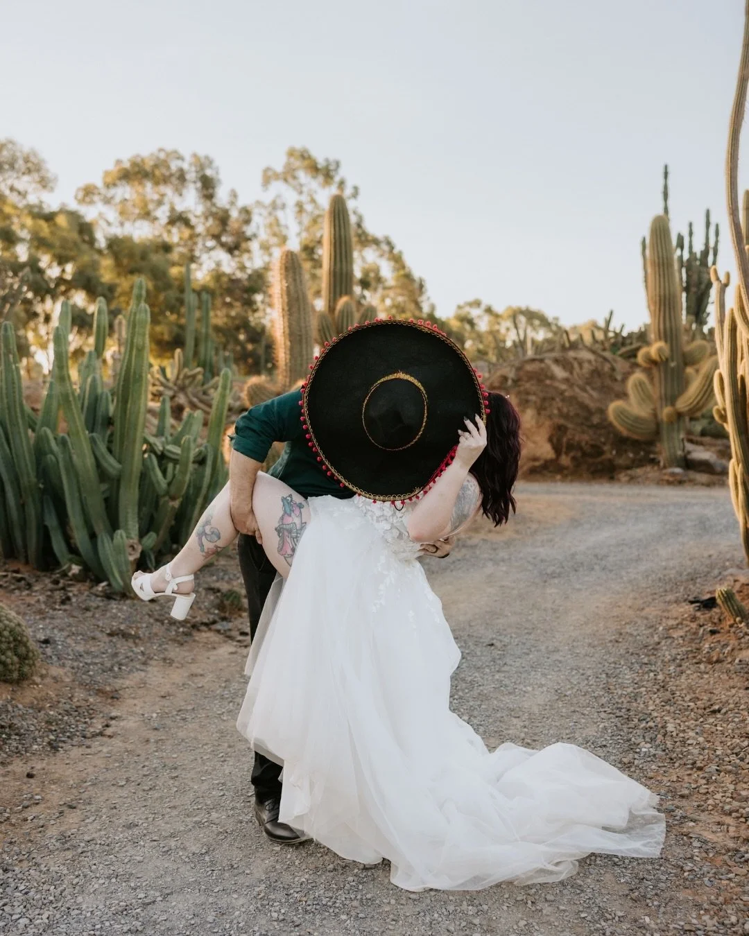 Lauren + James ✨🌵

Just 10 of their favourite people in the incredible land of cacti, two little loves who stole the show (hi Harper &amp; Elijah 🥹), and one very important piece of paper that finally made it official&hellip; the Scott Family.

No 