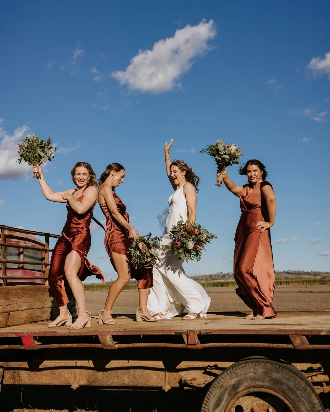 When the bridesmaids take over the dance floor! 💃🏻

What about the shot of them letting the boys have their go but trying hard not to laugh? Sorry boys!! 🤣 

One of the funnest bridal party moments right here ✨

So sad to see this day leave my scr