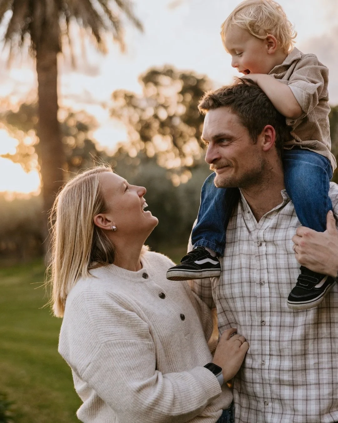 The Hedges family on my screen this morning and every single time they smash their purpose on just having the best time at their session ✨ 

Who woulda thought photographing Mikaela + Kaleb&rsquo;s deb photos all those years ago would lead us to this