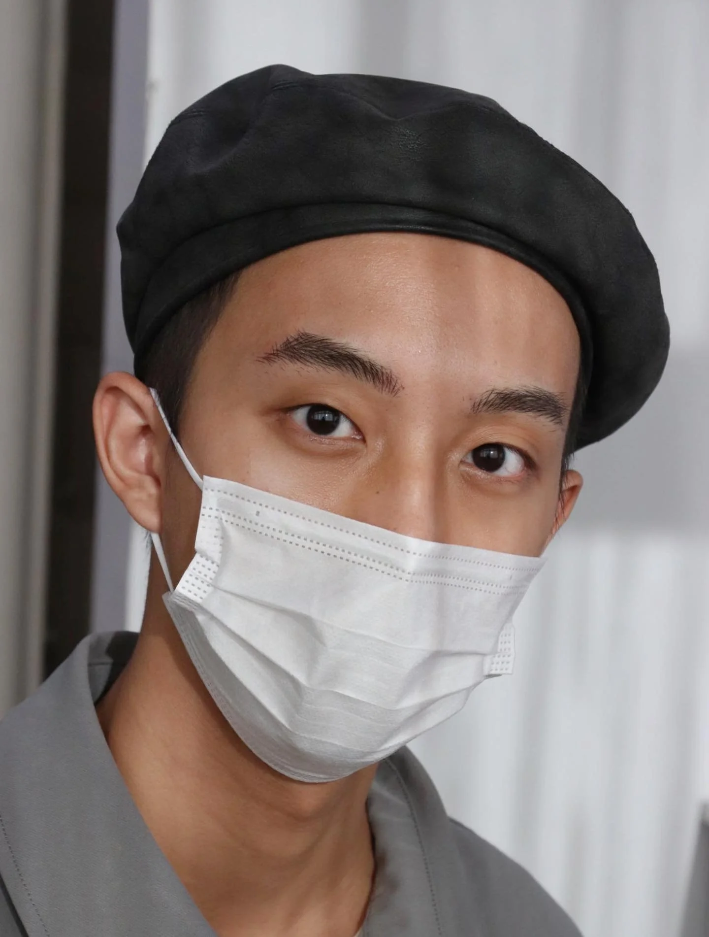 感謝 @easoooam_vlog 的信任，讓容用「細線不暈機器飄眉」在山姆成為帥潮的路上盡一臂之力🔥

做眉毛真的是男生立即變帥的大絕啊！
不要以為我們只會做女生的眉毛

男生的眉型+男生的毛流設計
用男生的方式做男生的眉毛
才對得起你這張帥臉！

⚜️項目：細線不暈機器飄眉 $12980
⚜️紋繡師： Wendy
____

👾留言「1」領取價格+優惠
👾留言「2」快速查看時段

@ron_beauty_pmu &bull; www.ronbeauty.com
官網 &bull; IG