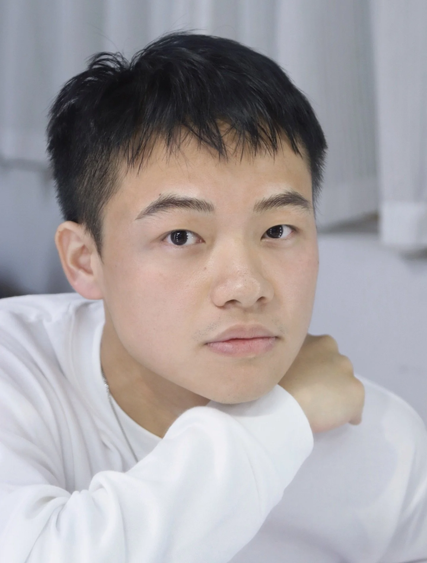 帥哥客人回來做眉毛真是太開心了🥳🥳🥳

帥哥客人三年前就在容做第一代的自然飄眉，因為顏色已經自然退淡乾淨了，所以這次回來做最新技術「機器&bull;自然飄眉PRO」
更實、更細、更不暈、留色更高❗️

容使用的色料通過SGS認證。並經我們多年使用，確認多年後也不變色、不變藍、不變橘、不殘留、自然退淡

⚜️項目：#容RON機器自然飄眉
⚜️紋繡師： @ron__shanna
____ 

👾留言「1」領取價格+優惠
👾留言「2」快速查看時段

✅1小時免費眉型設計 霧眉/飄眉/飄霧眉 