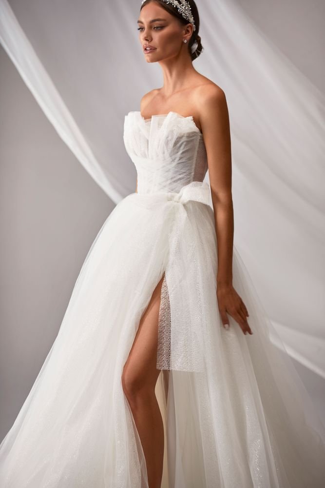 GLORIA | Milla Nova - Robe de mariée princesse en tulle pailleté avec  bustier structuré et nœud — Muses Mariage - Robes de mariée de créateurs