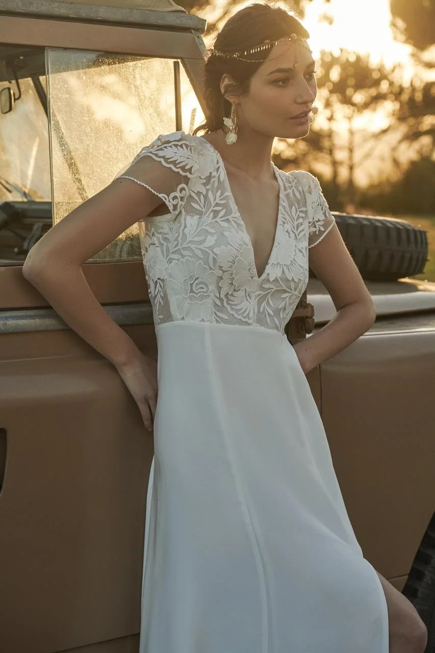 MAGISTRAL Rembo Styling Robe de mariée fluide moderne en crêpe
