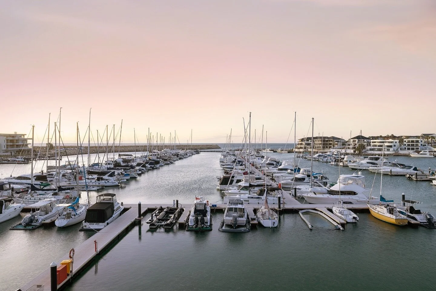 ✨ Marina Elegance 
101/1 Tacoma Lane, Mindarie
🛏 2 Bedrooms 🛁 2 Bathrooms 🚗 2-Car Garage
With effortless elegance and breathtaking marina outlooks, this residence embodies refined coastal living.
Enjoy bright, open spaces, a contemporary